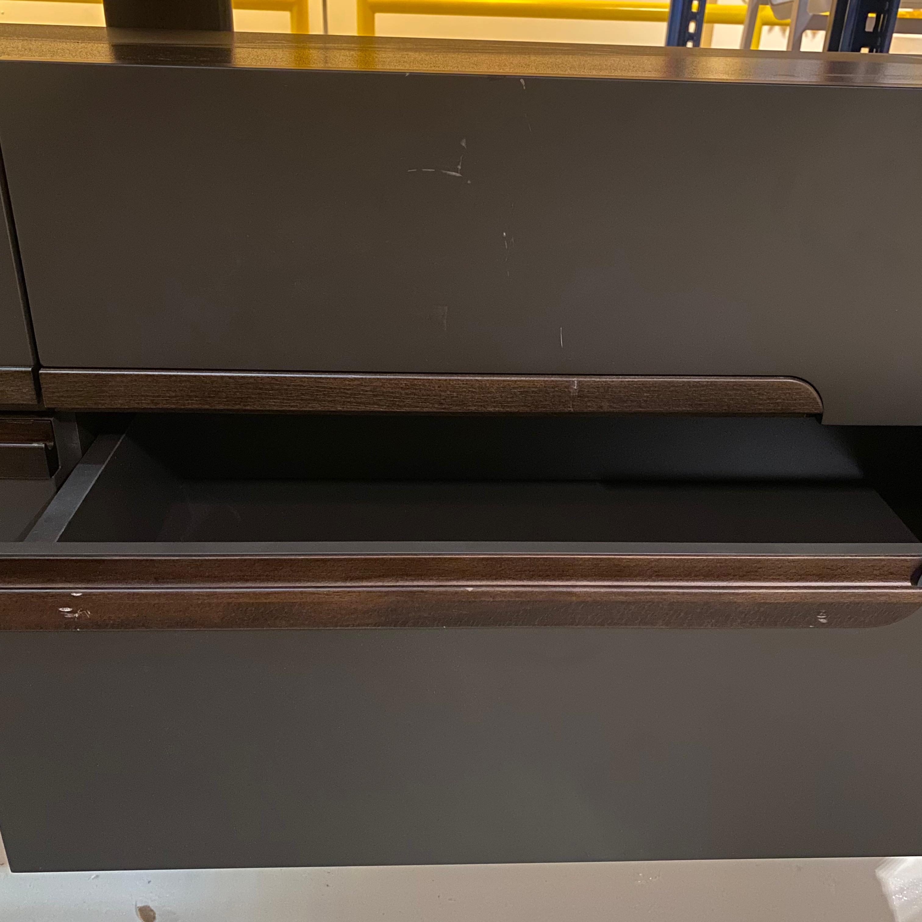 As Is - Lova Dresser & Mirror YOLVA-DM - DISPLAY ITEM - ebarza Furniture UAE | Shop Modern Furniture in Abu Dhabi & Dubai - مفروشات ايبازرا في الامارات | تسوق اثاث عصري وديكورات مميزة في دبي وابوظبي