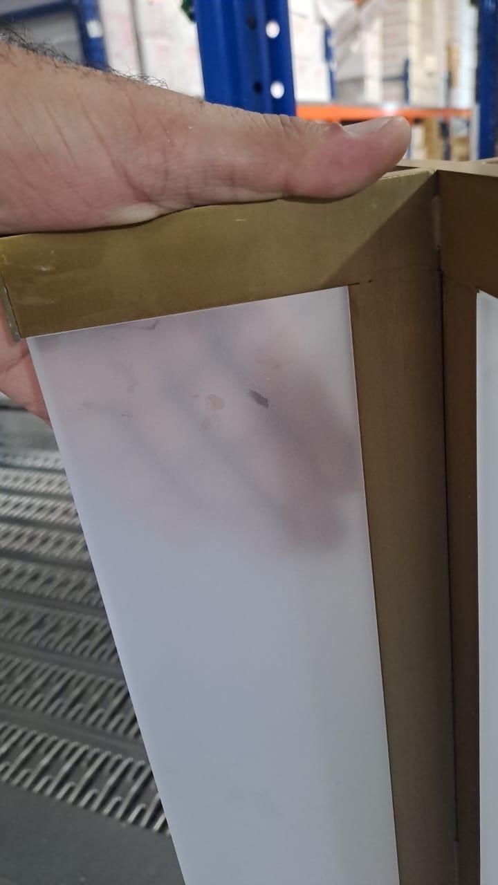 AS IS - Golden Table Lamp CY-LTD-1017-G - DISPLAY ITEM - ebarza Furniture UAE | Shop Modern Furniture in Abu Dhabi & Dubai - مفروشات ايبازرا في الامارات | تسوق اثاث عصري وديكورات مميزة في دبي وابوظبي