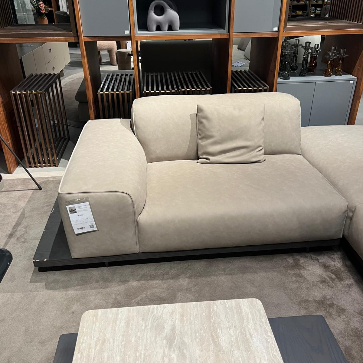 قطعة من المعرض - وحدة مقعد فردي مييا بذراع يسرى - AMBO-S80249 - A1(Z.J) Nakheel