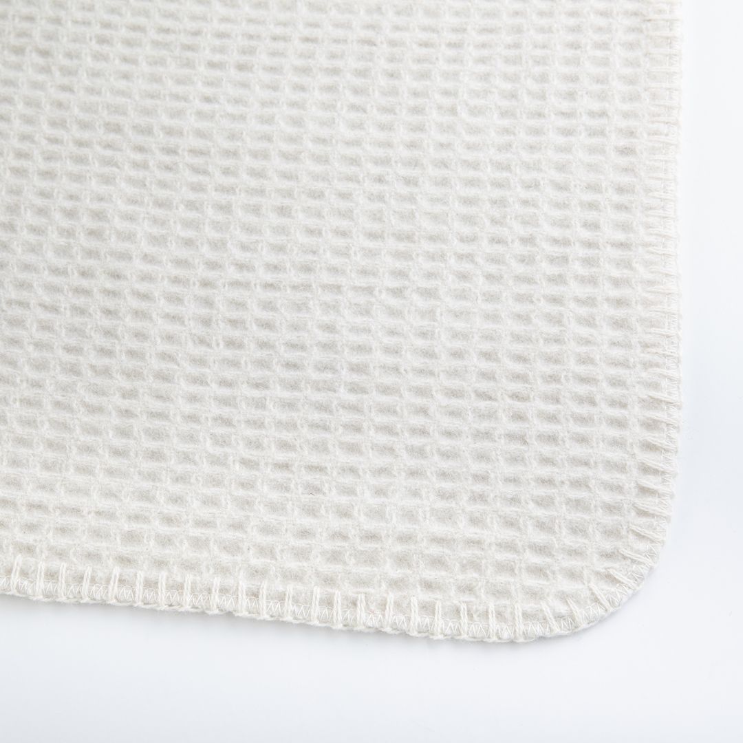 Pre-order 15 Days Delivery Wool Throw Blanket DR-BLK22 - Blankets - ebarza Furniture UAE | Shop Modern Furniture in Abu Dhabi & Dubai - مفروشات ايبازرا في الامارات | تسوق اثاث عصري وديكورات مميزة في دبي وابوظبي