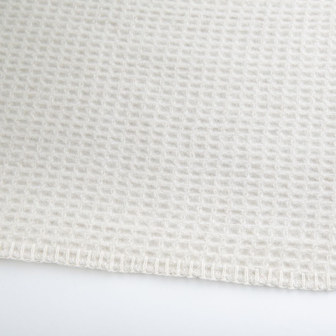 Pre-order 15 Days Delivery Wool Throw Blanket DR-BLK22 - Blankets - ebarza Furniture UAE | Shop Modern Furniture in Abu Dhabi & Dubai - مفروشات ايبازرا في الامارات | تسوق اثاث عصري وديكورات مميزة في دبي وابوظبي