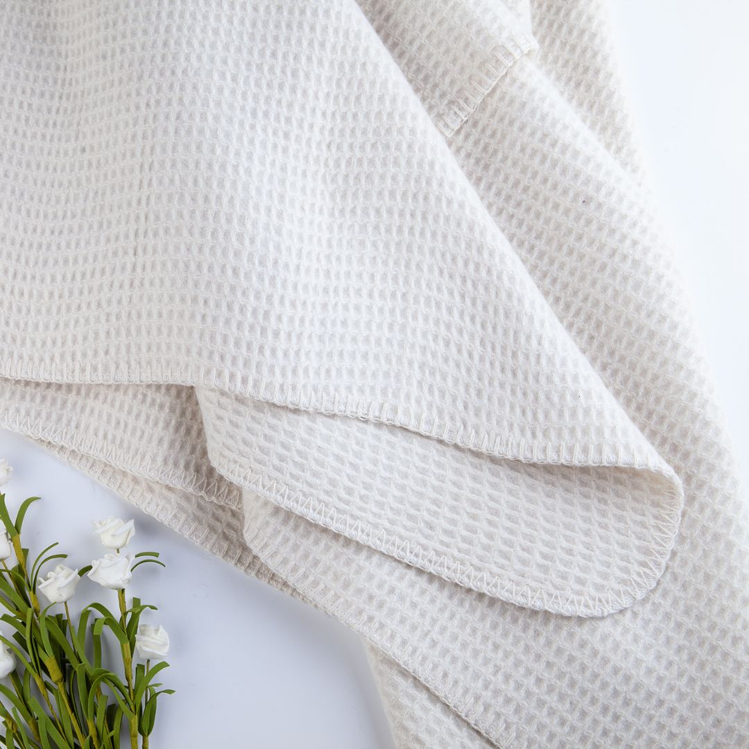 Pre-order 15 Days Delivery Wool Throw Blanket DR-BLK22 - Blankets - ebarza Furniture UAE | Shop Modern Furniture in Abu Dhabi & Dubai - مفروشات ايبازرا في الامارات | تسوق اثاث عصري وديكورات مميزة في دبي وابوظبي