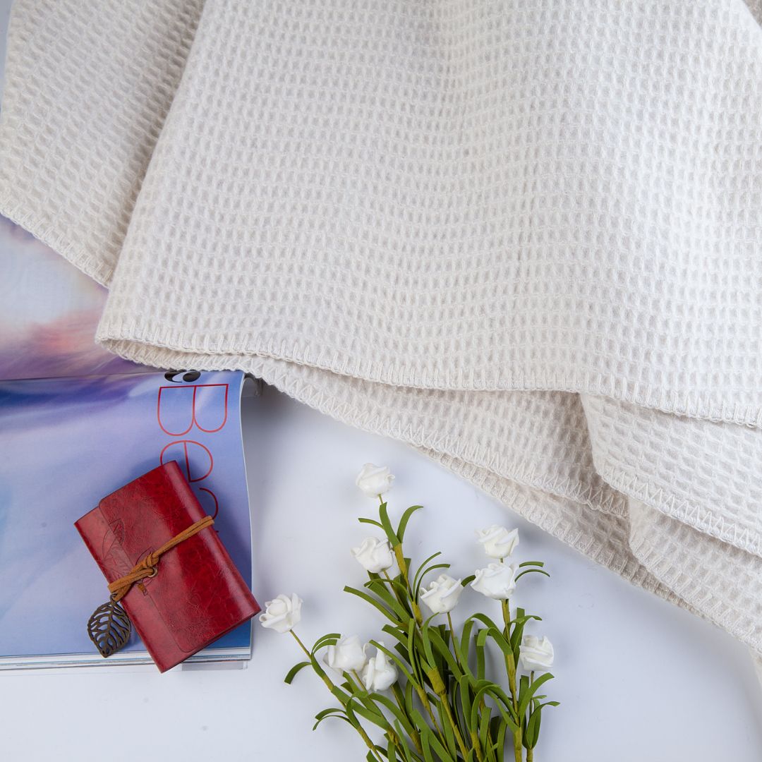 Pre-order 15 Days Delivery Wool Throw Blanket DR-BLK22 - Blankets - ebarza Furniture UAE | Shop Modern Furniture in Abu Dhabi & Dubai - مفروشات ايبازرا في الامارات | تسوق اثاث عصري وديكورات مميزة في دبي وابوظبي