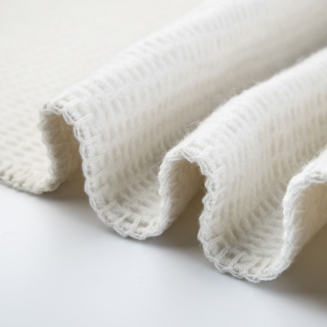 Pre-order 15 Days Delivery Wool Throw Blanket DR-BLK22 - Blankets - ebarza Furniture UAE | Shop Modern Furniture in Abu Dhabi & Dubai - مفروشات ايبازرا في الامارات | تسوق اثاث عصري وديكورات مميزة في دبي وابوظبي