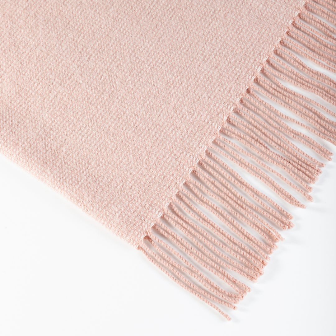 Pre-order 15 Days Delivery Wool Throw Blanket DR-THW12 - Blankets - ebarza Furniture UAE | Shop Modern Furniture in Abu Dhabi & Dubai - مفروشات ايبازرا في الامارات | تسوق اثاث عصري وديكورات مميزة في دبي وابوظبي