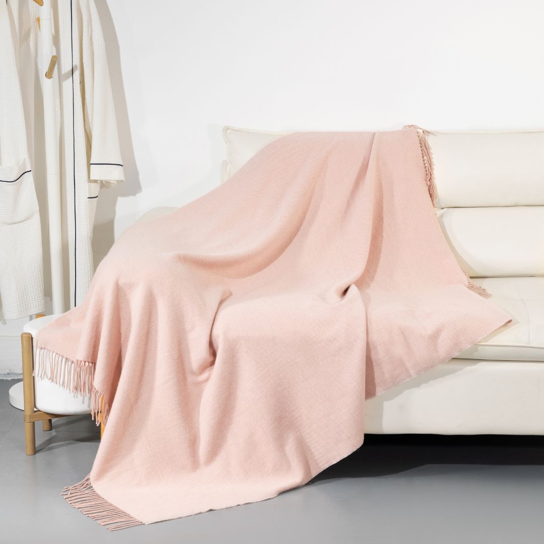 Pre-order 15 Days Delivery Wool Throw Blanket DR-THW12 - Blankets - ebarza Furniture UAE | Shop Modern Furniture in Abu Dhabi & Dubai - مفروشات ايبازرا في الامارات | تسوق اثاث عصري وديكورات مميزة في دبي وابوظبي