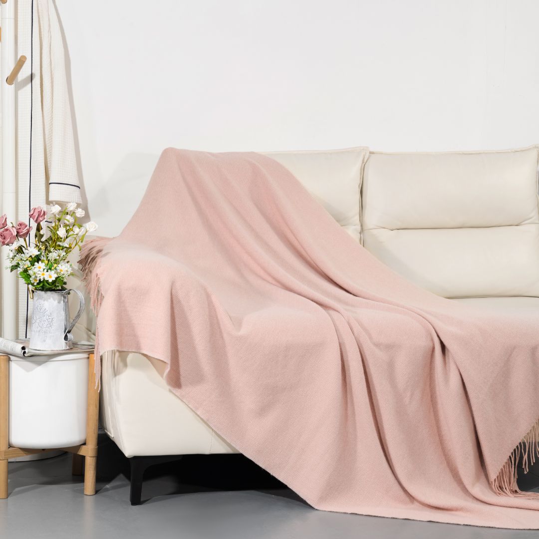 Pre-order 15 Days Delivery Wool Throw Blanket DR-THW12 - Blankets - ebarza Furniture UAE | Shop Modern Furniture in Abu Dhabi & Dubai - مفروشات ايبازرا في الامارات | تسوق اثاث عصري وديكورات مميزة في دبي وابوظبي