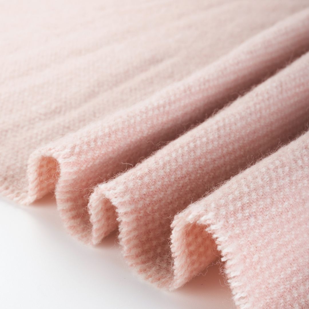 Pre-order 15 Days Delivery Wool Throw Blanket DR-THW12 - Blankets - ebarza Furniture UAE | Shop Modern Furniture in Abu Dhabi & Dubai - مفروشات ايبازرا في الامارات | تسوق اثاث عصري وديكورات مميزة في دبي وابوظبي