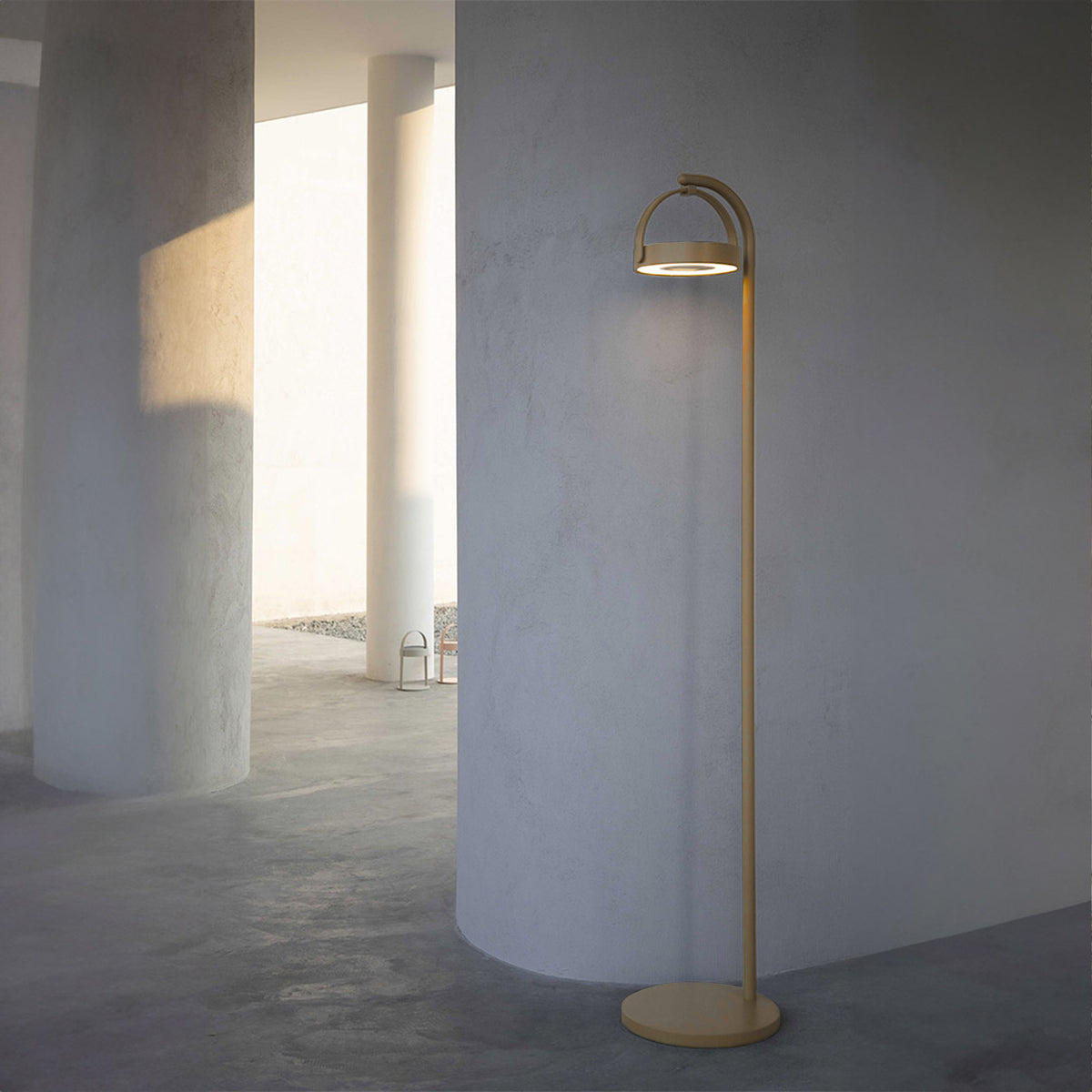 Alu indoor/outdoor floor lamp by BEACON with sandstone finish, designed for smart outdoor lighting and modern home decor.