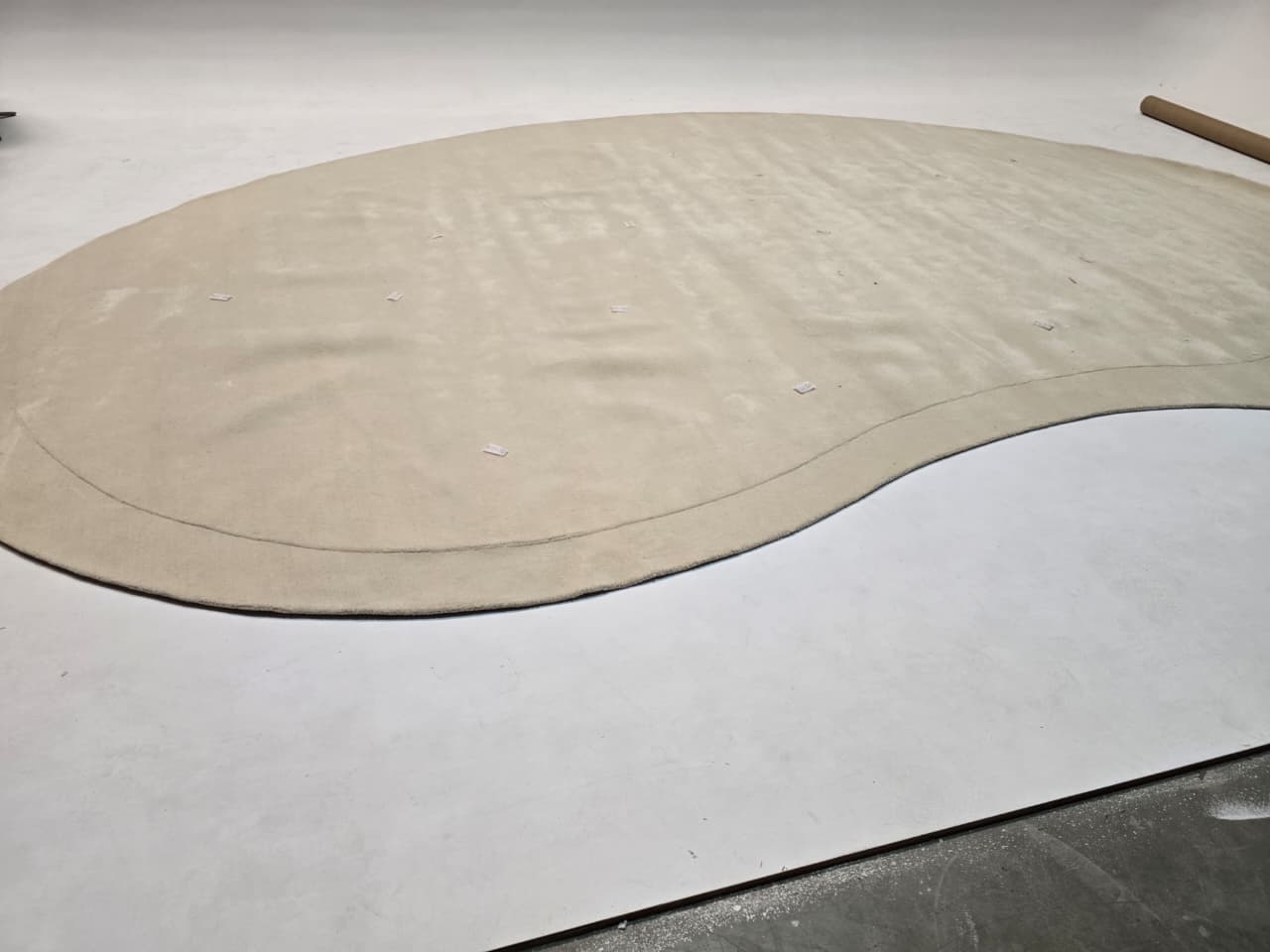 Display image of a beige wool rug, 600x400 cm, by Javi, model JH-22736, showcasing its texture and size.