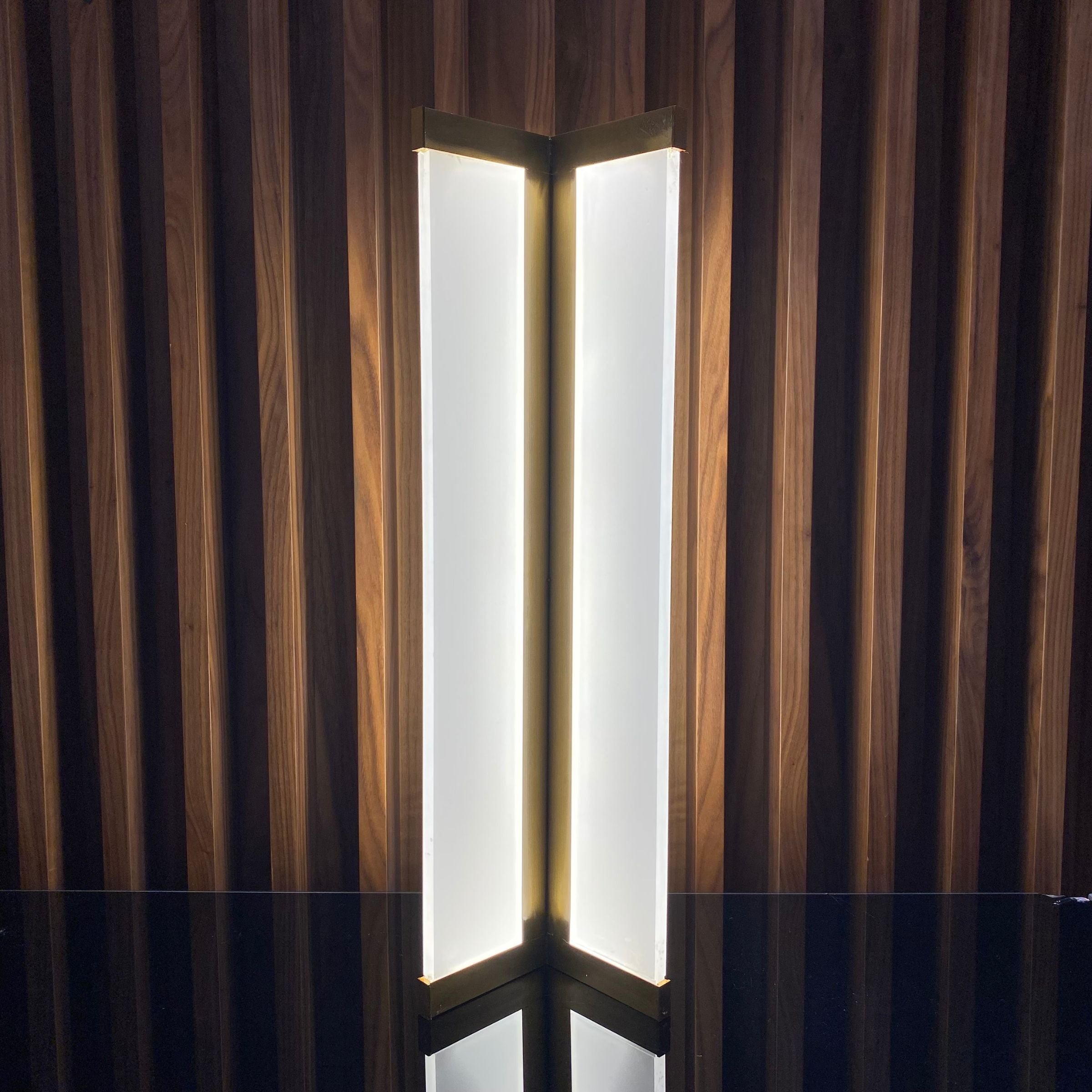 Golden Table Lamp CY-LTD-1017-G - Desk\table Lamps - ebarza Furniture UAE | Shop Modern Furniture in Abu Dhabi & Dubai - مفروشات ايبازرا في الامارات | تسوق اثاث عصري وديكورات مميزة في دبي وابوظبي