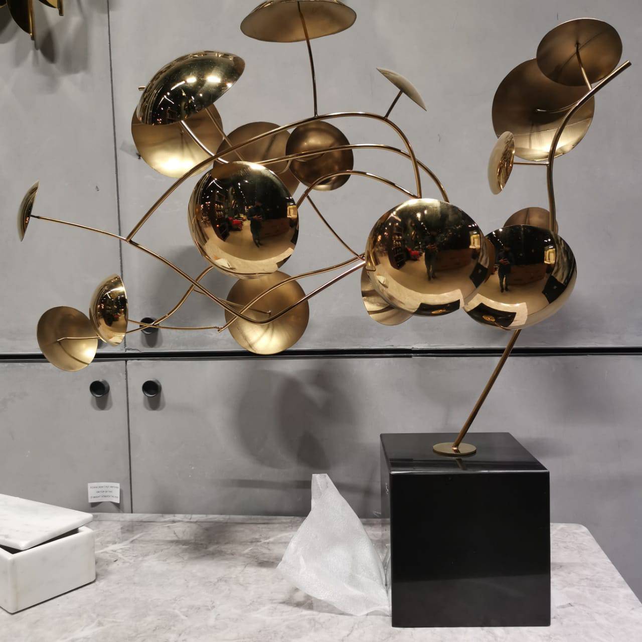 As Is - Handcrafted Stainless Steel Table Artwork B0010035/B00100-G - DISPLAY ITEM - ebarza Furniture UAE | Shop Modern Furniture in Abu Dhabi & Dubai - مفروشات ايبازرا في الامارات | تسوق اثاث عصري وديكورات مميزة في دبي وابوظبي