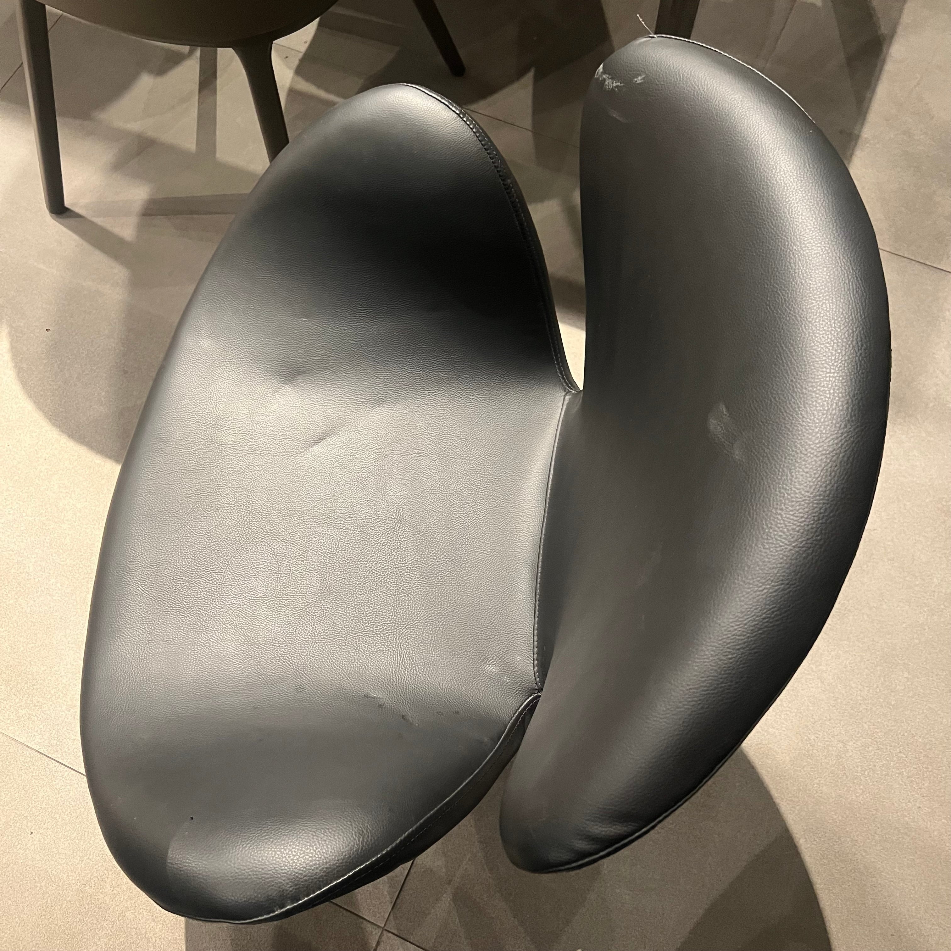 As Is Lounge Chair Lc010-B-Leather - DISPLAY ITEM - ebarza Furniture UAE | Shop Modern Furniture in Abu Dhabi & Dubai - مفروشات ايبازرا في الامارات | تسوق اثاث عصري وديكورات مميزة في دبي وابوظبي