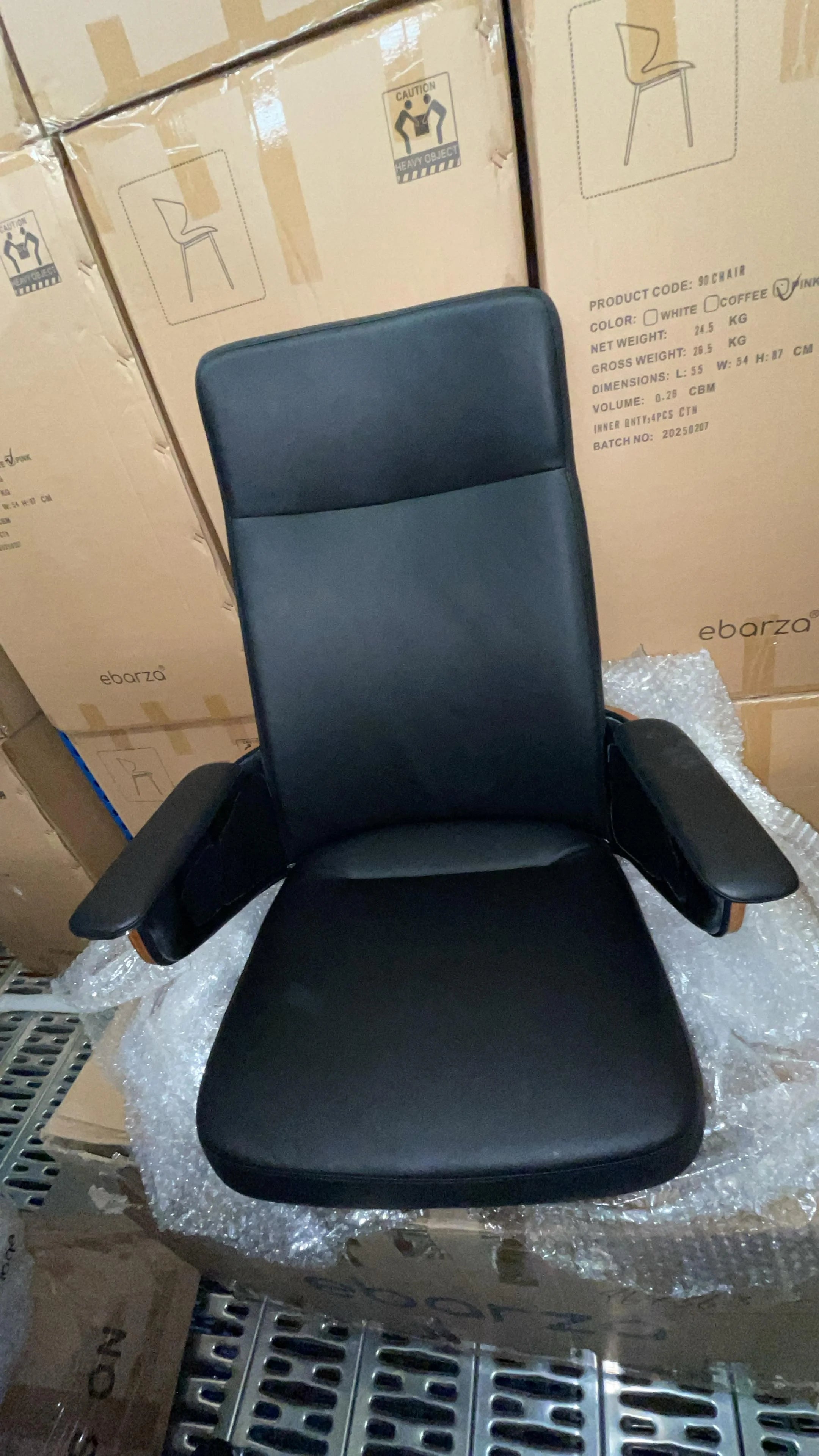 AS IS - Modern Manager Office Chair Genuine Leather 90622 - DISPLAY ITEM - ebarza Furniture UAE | Shop Modern Furniture in Abu Dhabi & Dubai - مفروشات ايبازرا في الامارات | تسوق اثاث عصري وديكورات مميزة في دبي وابوظبي