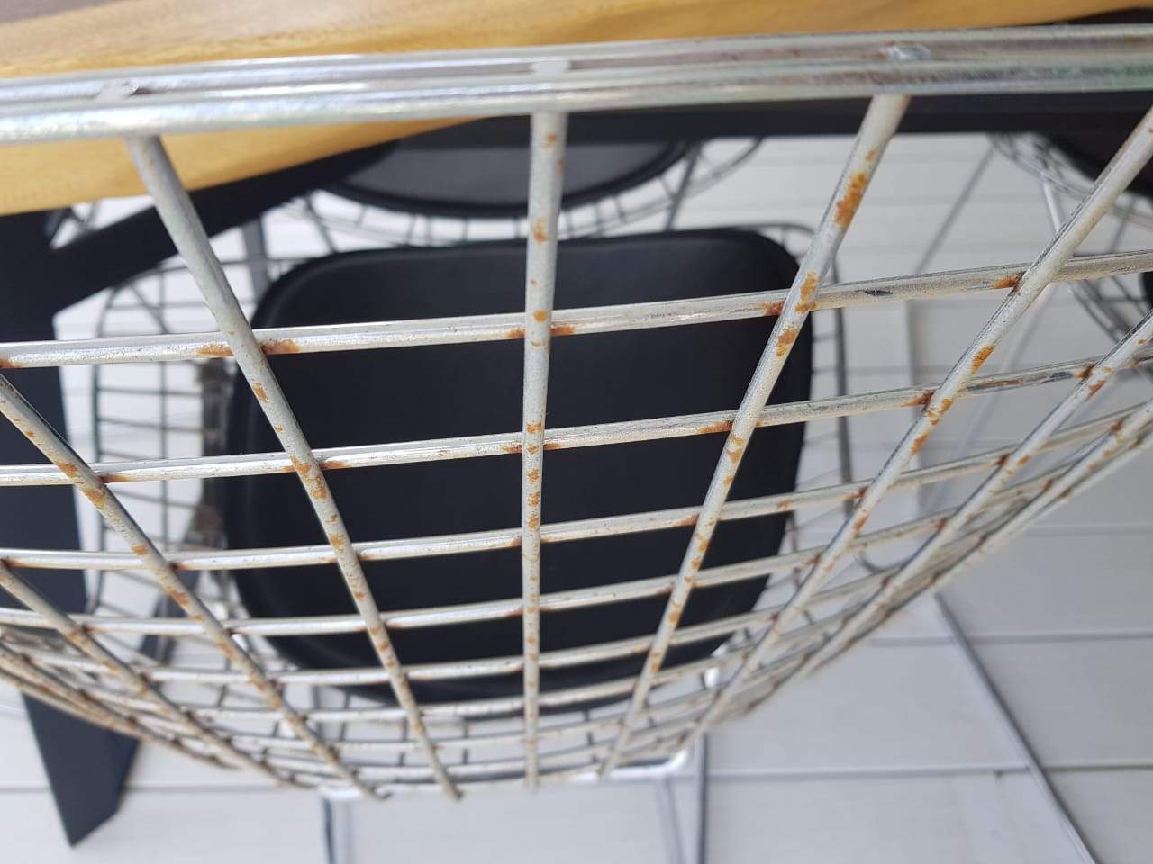 As Is Wire Chair & Genuine Leather Cushion Bp8020-Cr - DISPLAY ITEM - ebarza Furniture UAE | Shop Modern Furniture in Abu Dhabi & Dubai - مفروشات ايبازرا في الامارات | تسوق اثاث عصري وديكورات مميزة في دبي وابوظبي