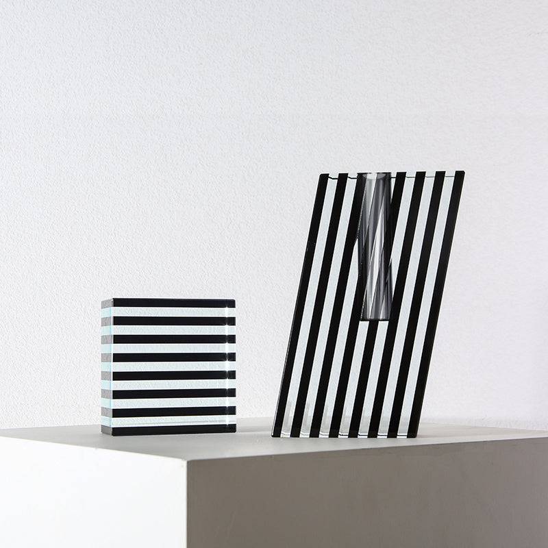 Black & Clear Striped Crystal Decor Fb-Sj2105 - Home Decor Figurines - ebarza Furniture UAE | Shop Modern Furniture in Abu Dhabi & Dubai - مفروشات ايبازرا في الامارات | تسوق اثاث عصري وديكورات مميزة في دبي وابوظبي