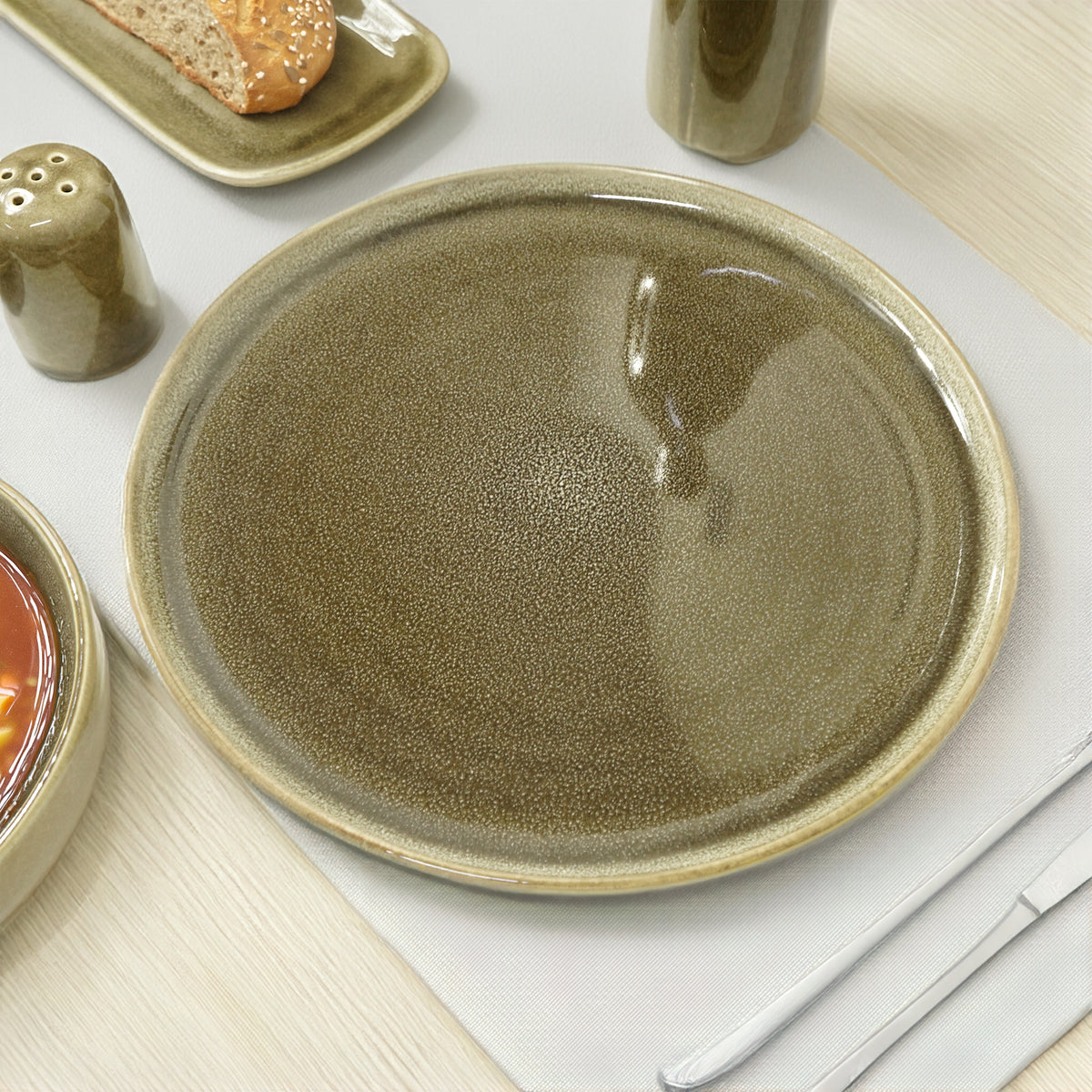 BEACON Browny Dinner Plate HZ4311, ceramic plate with a warm brown finish, perfect for serving meals.