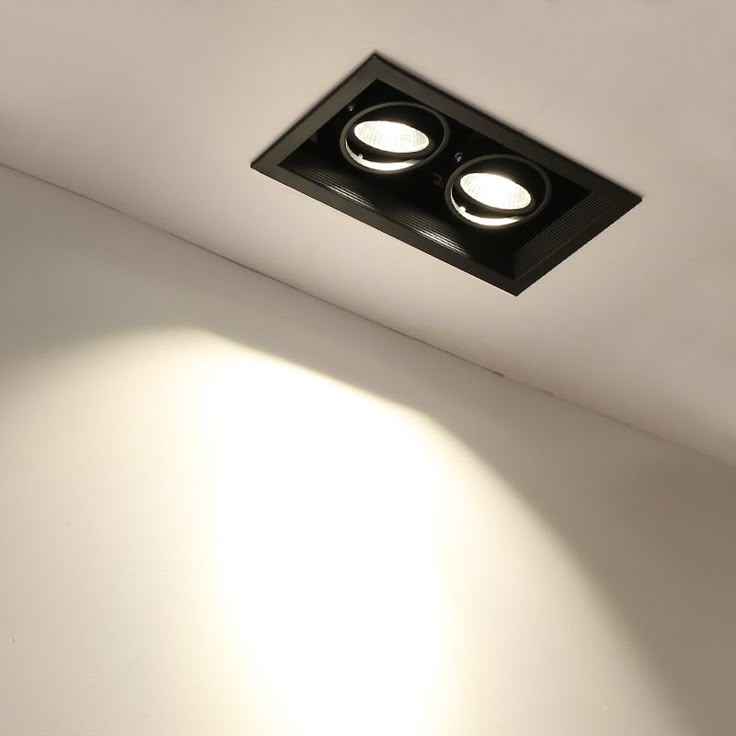 BEACON YND-T-V324 ceiling spot light installed on ceiling, modern ceiling lamp with adjustable spotlight for focused lighting.