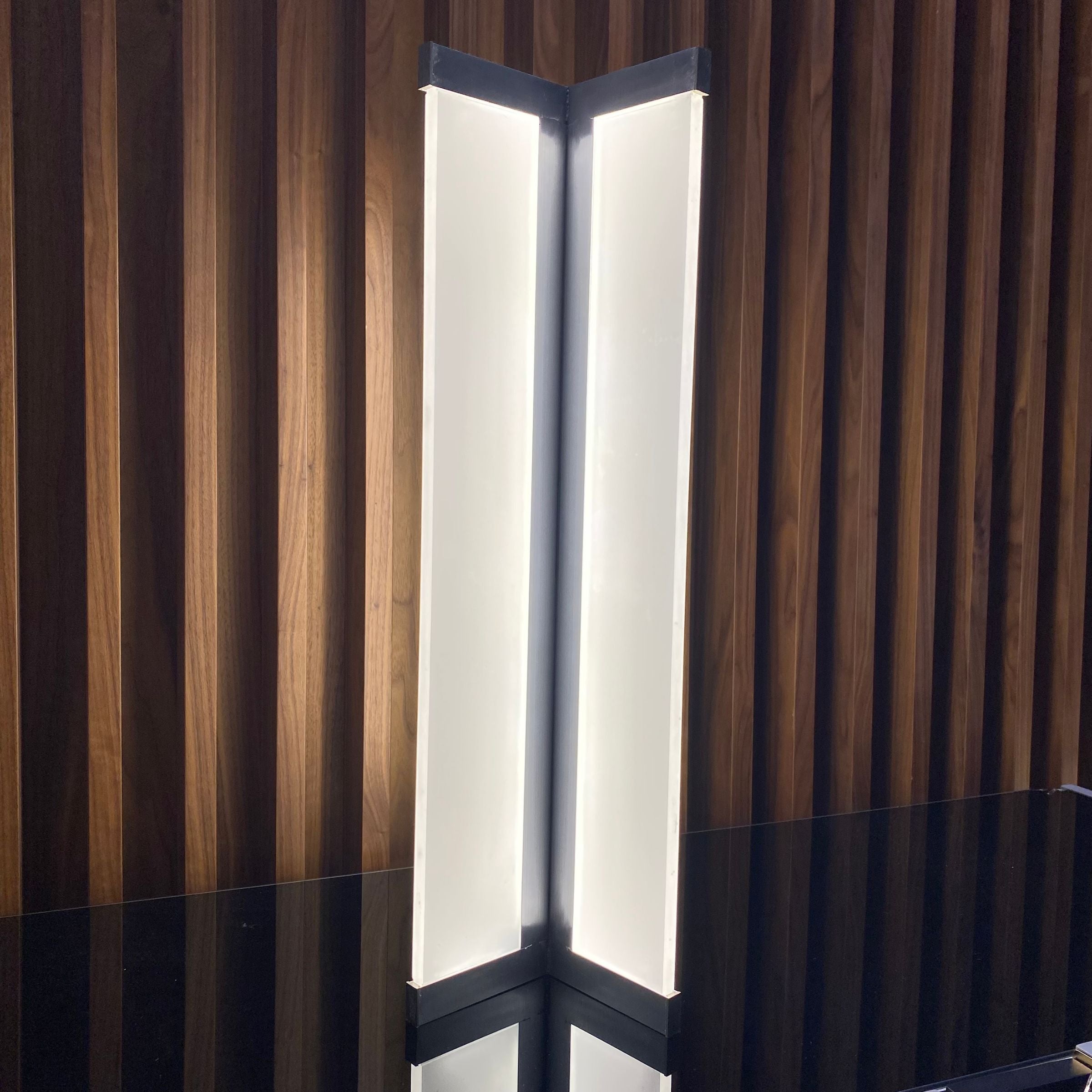 Chrome Table Lamp CY-LTD-1017-CH - Desk\table Lamps - ebarza Furniture UAE | Shop Modern Furniture in Abu Dhabi & Dubai - مفروشات ايبازرا في الامارات | تسوق اثاث عصري وديكورات مميزة في دبي وابوظبي