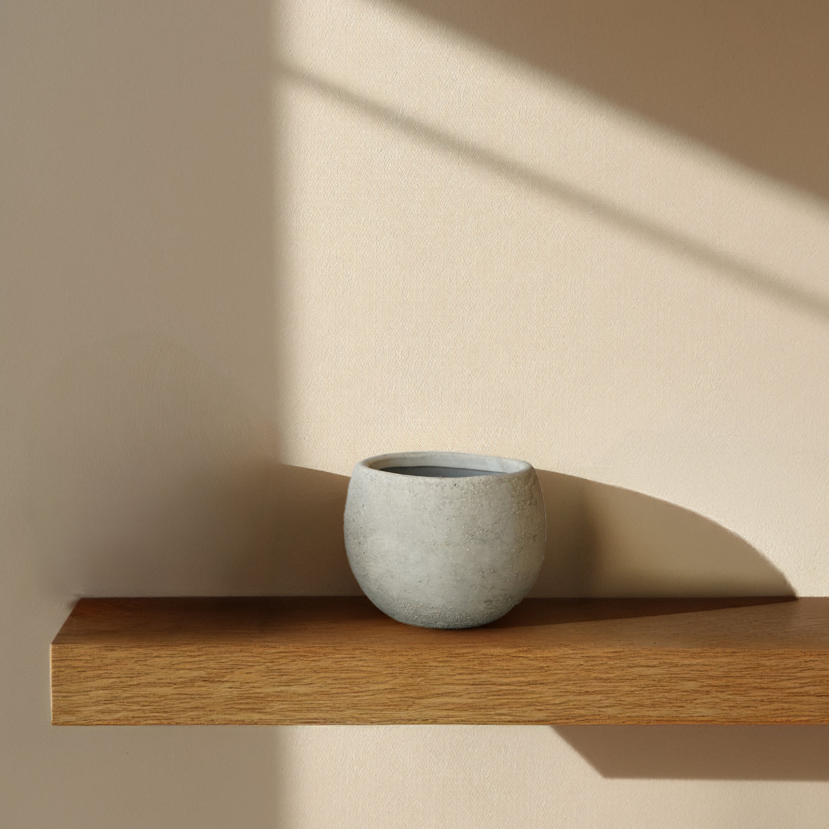 Cloud White Bud outdoor/indoor planter box by BEACON, rectangular with clean lines, suitable for garden or indoor decor.