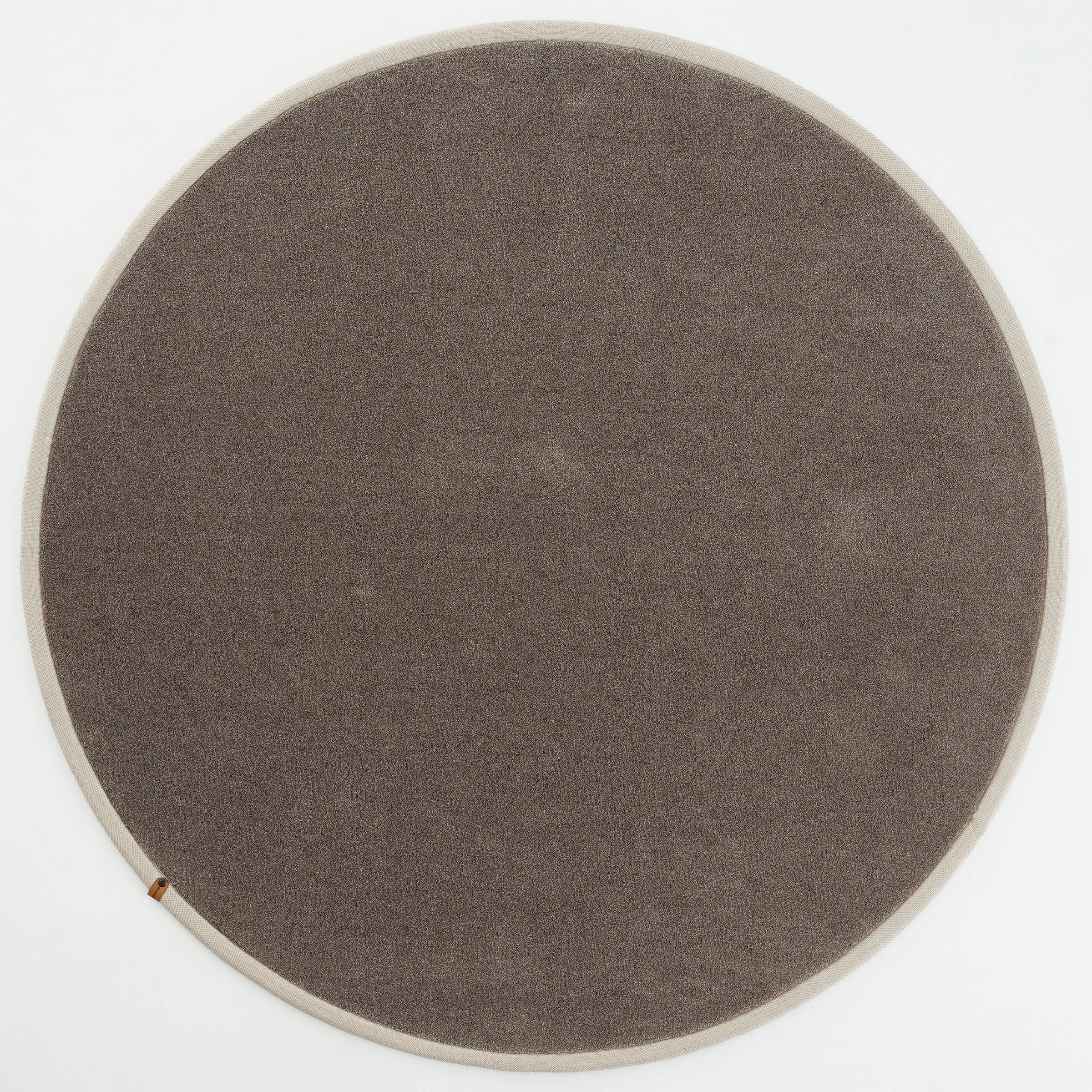 D150 CM BOUNTY 92 MONTEREY Rug 80104 - Rugs - ebarza Furniture UAE | Shop Modern Furniture in Abu Dhabi & Dubai - مفروشات ايبازرا في الامارات | تسوق اثاث عصري وديكورات مميزة في دبي وابوظبي