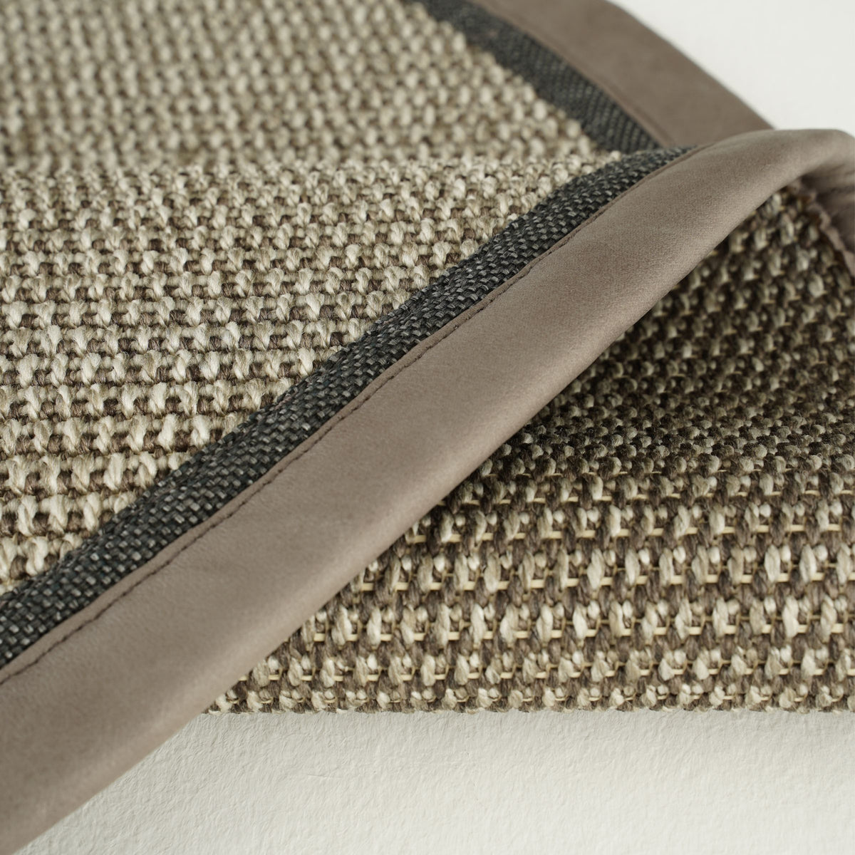 D150 cm sisal carpet Montana by COOL HALI, natural woven rug with textured sisal surface, ideal for modern interior decor.