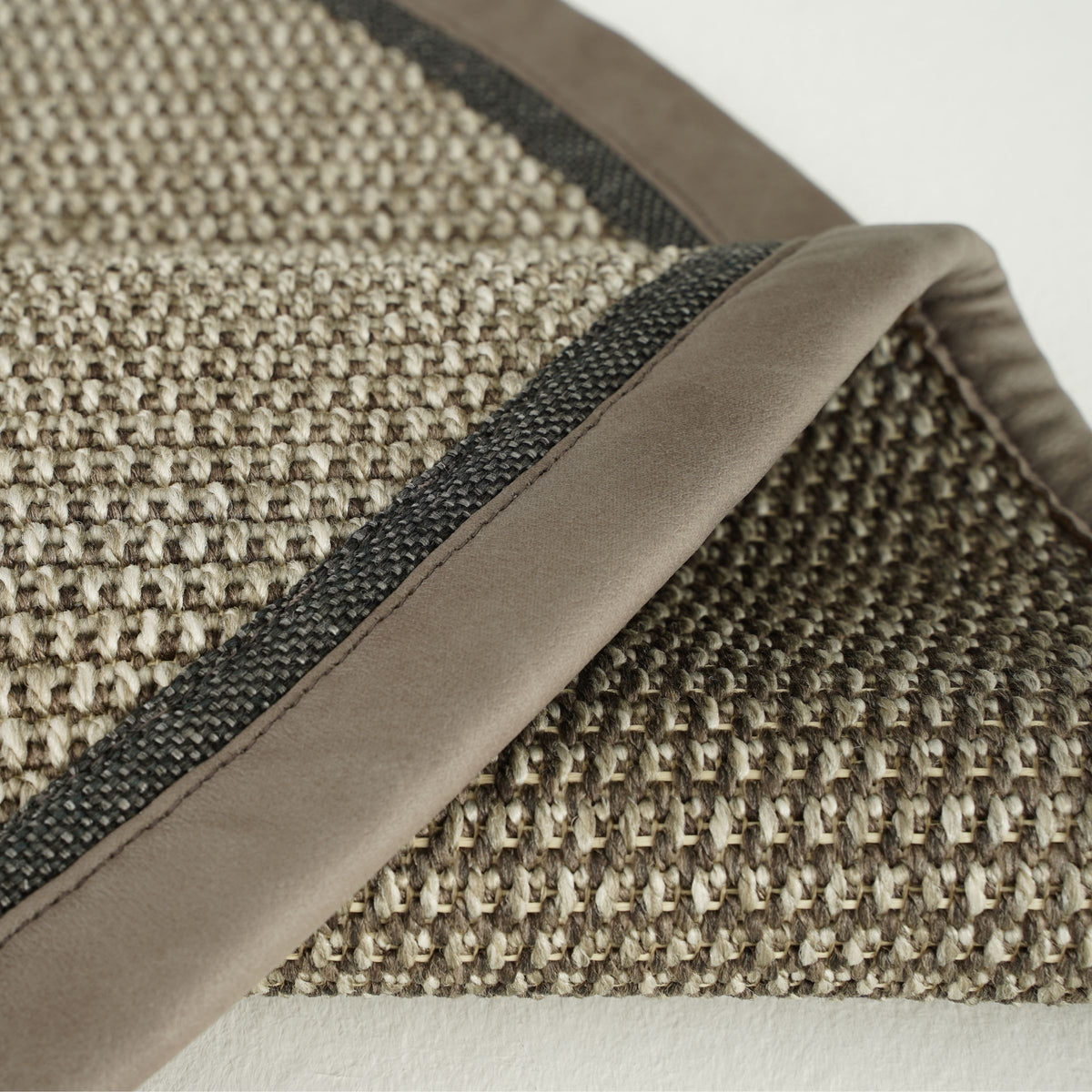 D150 cm sisal carpet Montana by COOL HALI, natural woven rug with textured sisal fibers in a neutral tone.