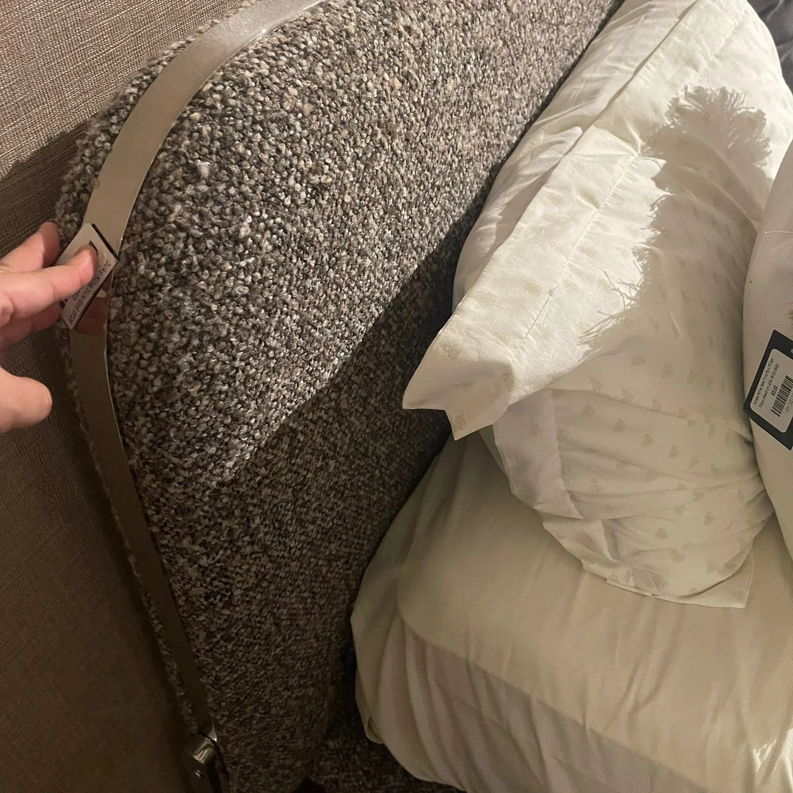 Display Item - Duke King Size Bed B026-YAS - DISPLAY ITEM - ebarza Furniture UAE | Shop Modern Furniture in Abu Dhabi & Dubai - مفروشات ايبازرا في الامارات | تسوق اثاث عصري وديكورات مميزة في دبي وابوظبي