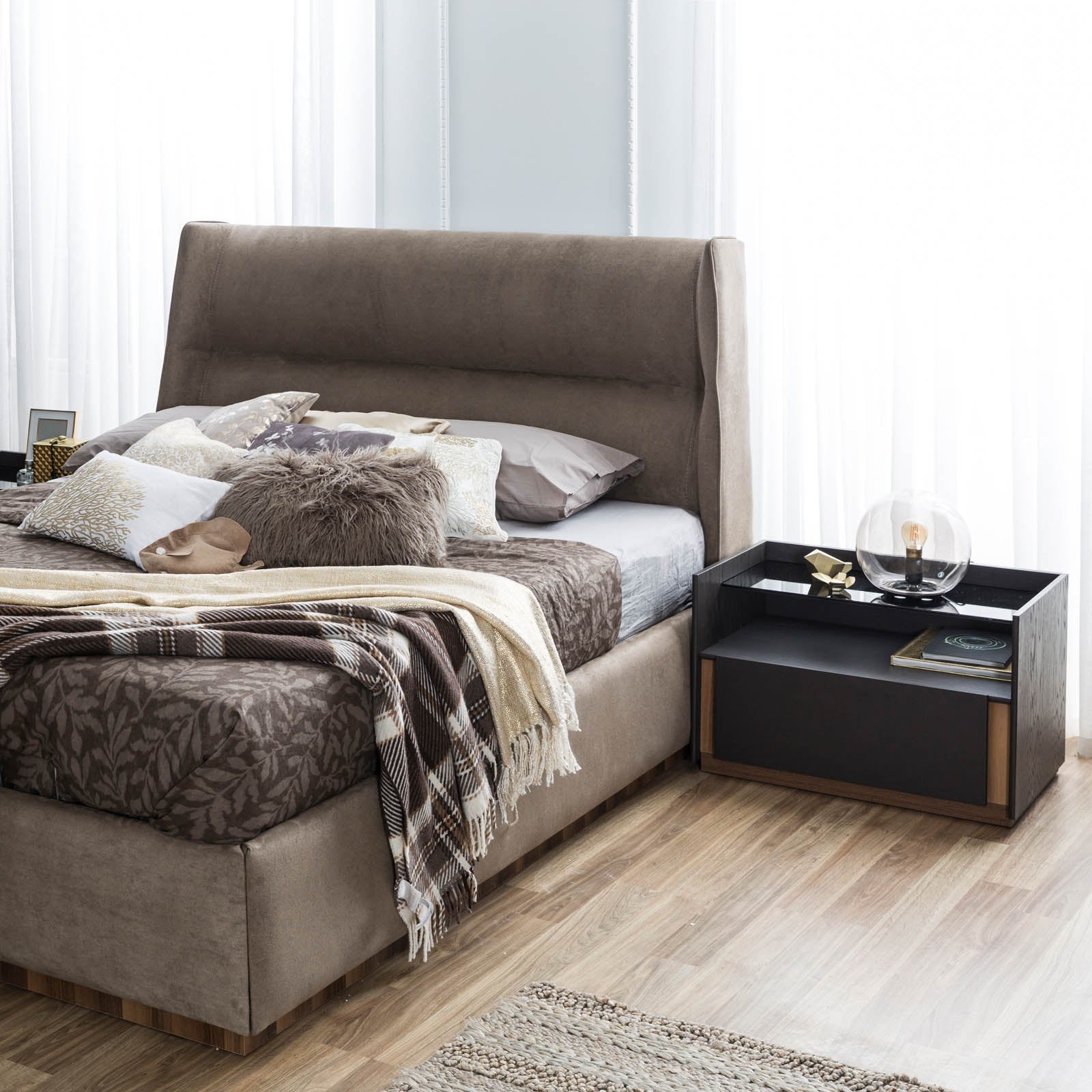 Display Item - Block Dresser Leg001-DresserYAS - DISPLAY ITEM - ebarza Furniture UAE | Shop Modern Furniture in Abu Dhabi & Dubai - مفروشات ايبازرا في الامارات | تسوق اثاث عصري وديكورات مميزة في دبي وابوظبي