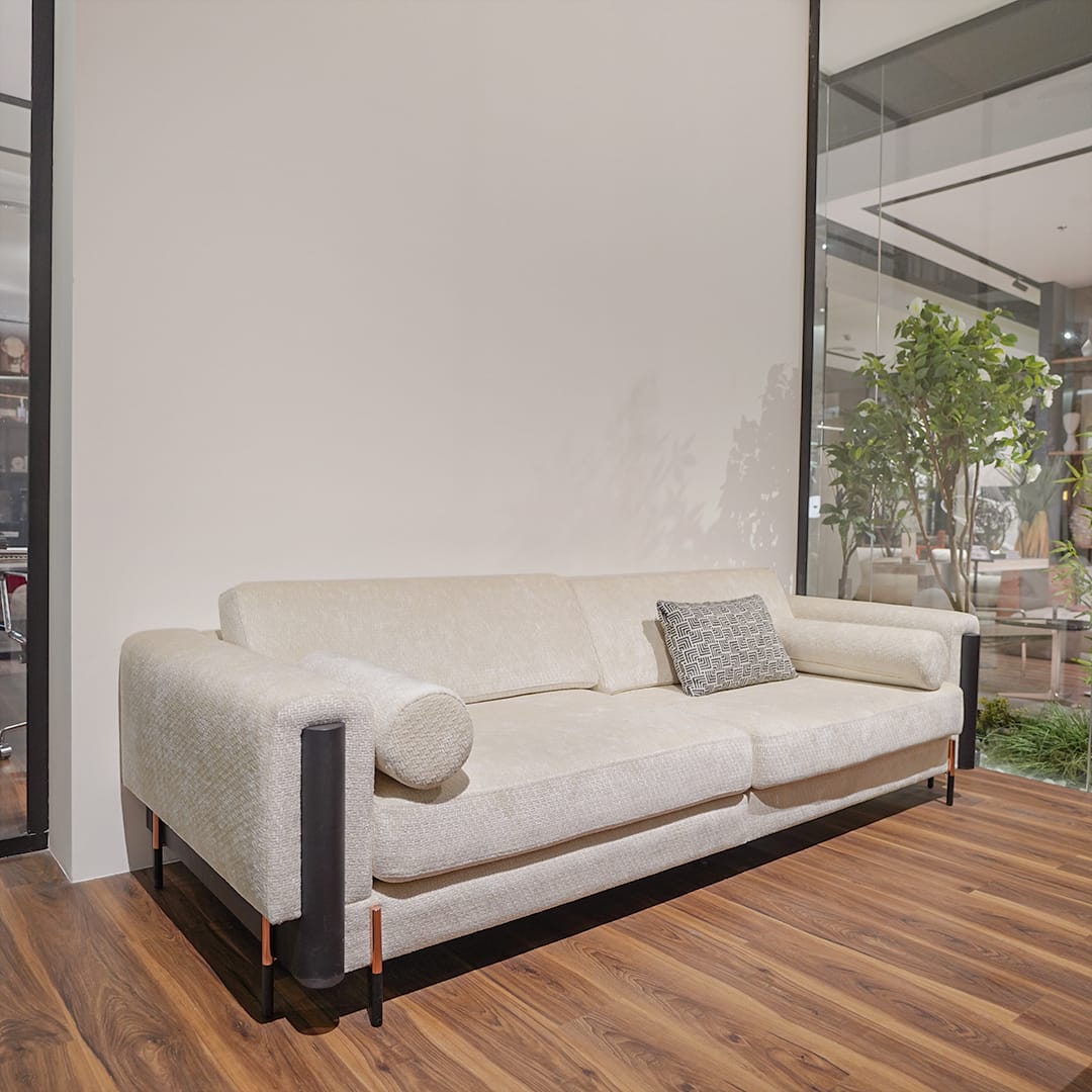 Display of the Dali Office Set by LODA Furniture featuring modern desk and storage components with sleek design.