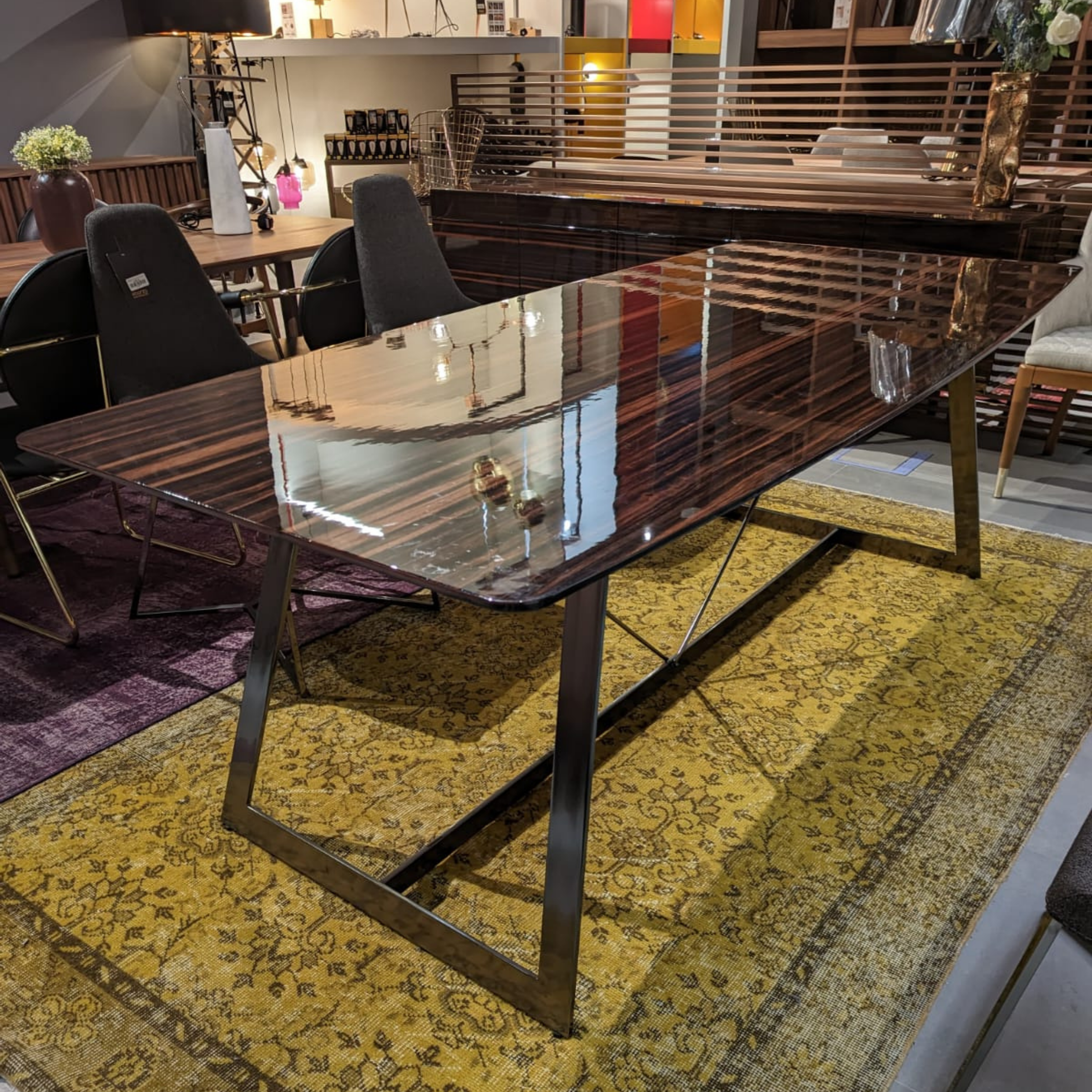 Display Item - Elegant Dining Table Ele-TableYAS - DISPLAY ITEM - ebarza Furniture UAE | Shop Modern Furniture in Abu Dhabi & Dubai - مفروشات ايبازرا في الامارات | تسوق اثاث عصري وديكورات مميزة في دبي وابوظبي