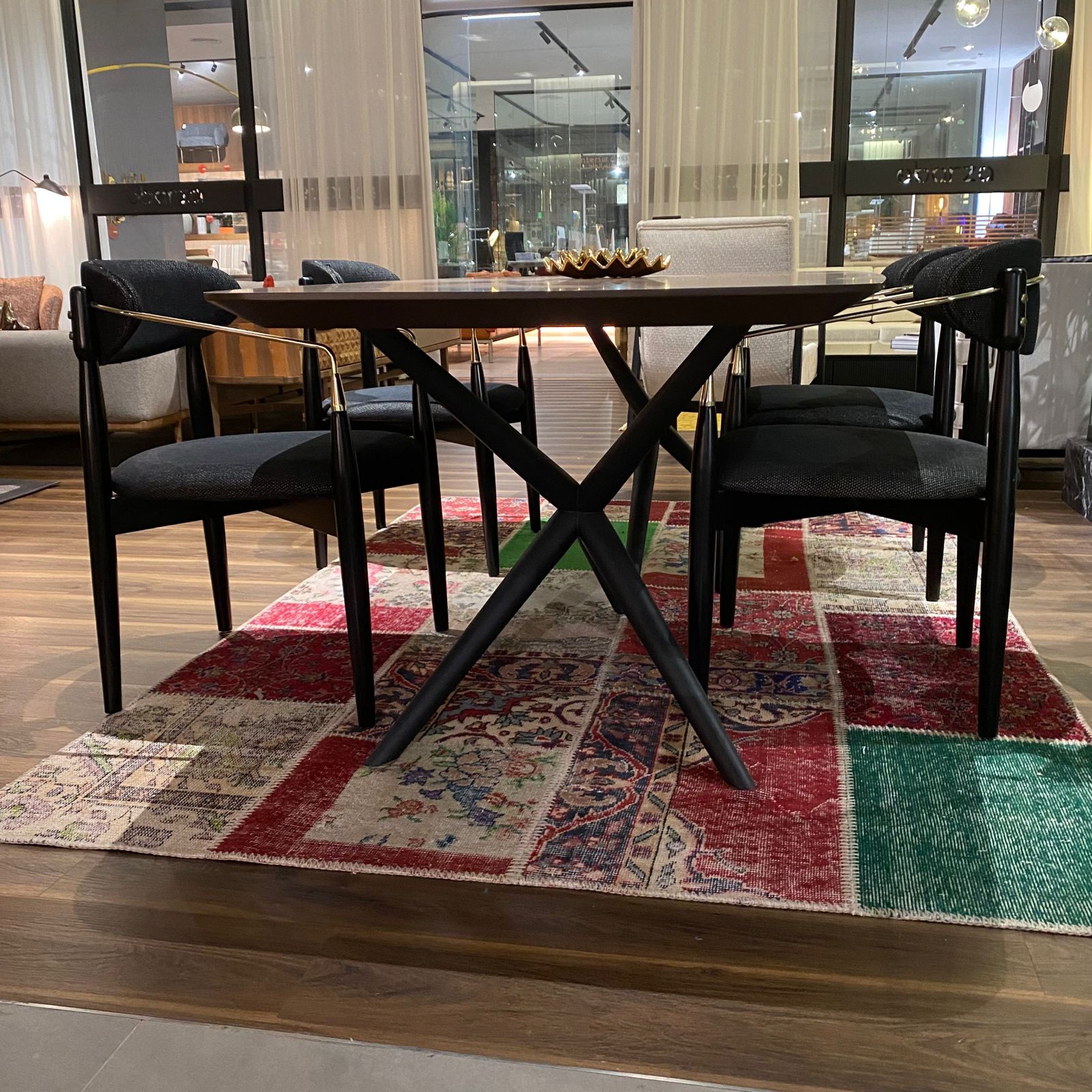 Display Item - Ginda Dining Table Ginda015-TableYAS - DISPLAY ITEM - ebarza Furniture UAE | Shop Modern Furniture in Abu Dhabi & Dubai - مفروشات ايبازرا في الامارات | تسوق اثاث عصري وديكورات مميزة في دبي وابوظبي