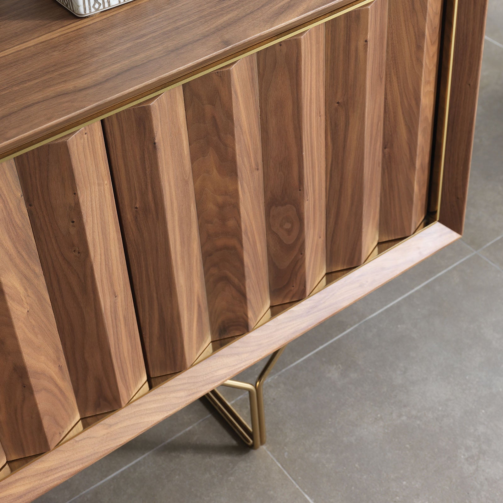 Display Item Ginda Side-board And Mirror Ginda009-Nakheel - DISPLAY ITEM - ebarza Furniture UAE | Shop Modern Furniture in Abu Dhabi & Dubai - مفروشات ايبازرا في الامارات | تسوق اثاث عصري وديكورات مميزة في دبي وابوظبي