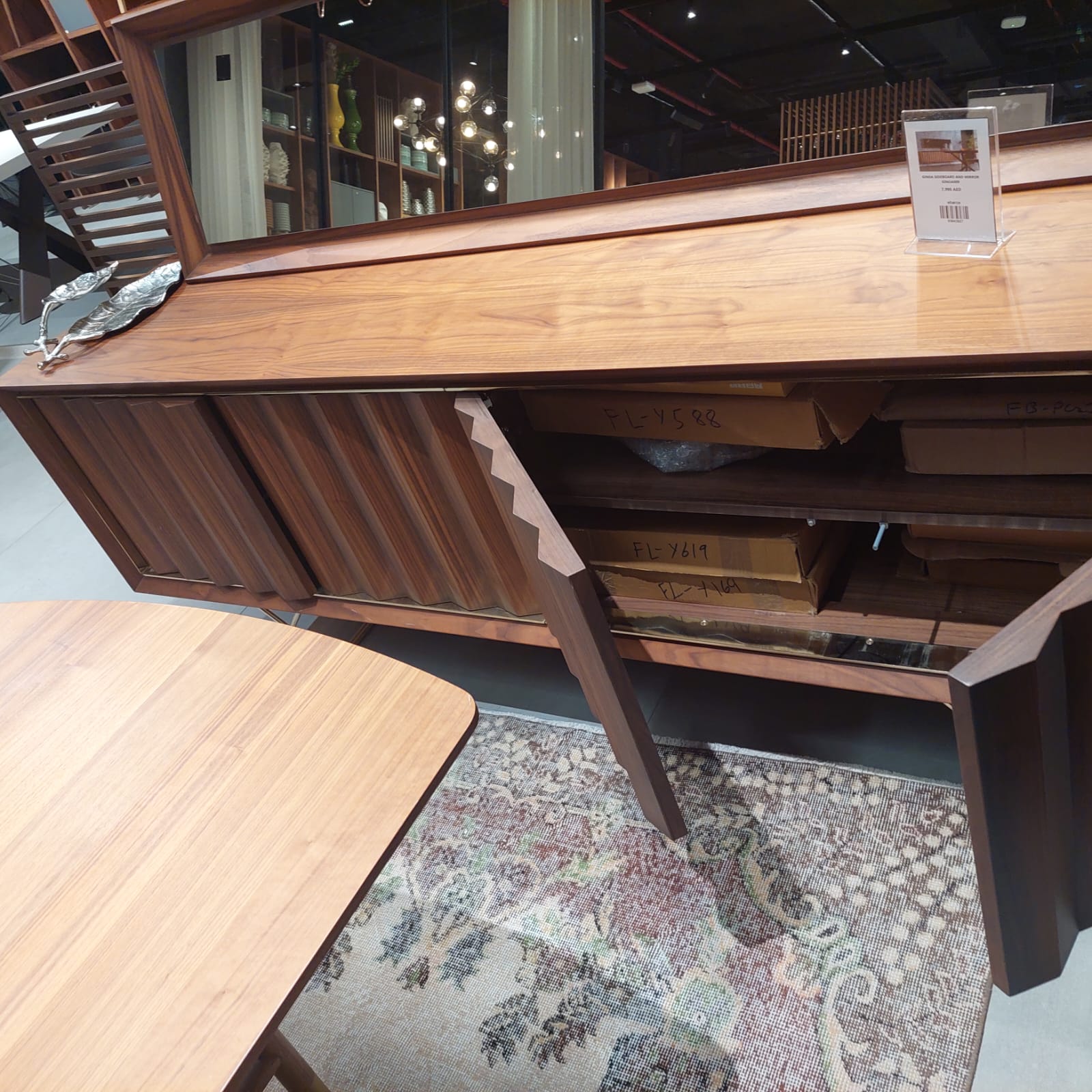 Display Item Ginda Side-board And Mirror Ginda009-Nakheel - DISPLAY ITEM - ebarza Furniture UAE | Shop Modern Furniture in Abu Dhabi & Dubai - مفروشات ايبازرا في الامارات | تسوق اثاث عصري وديكورات مميزة في دبي وابوظبي