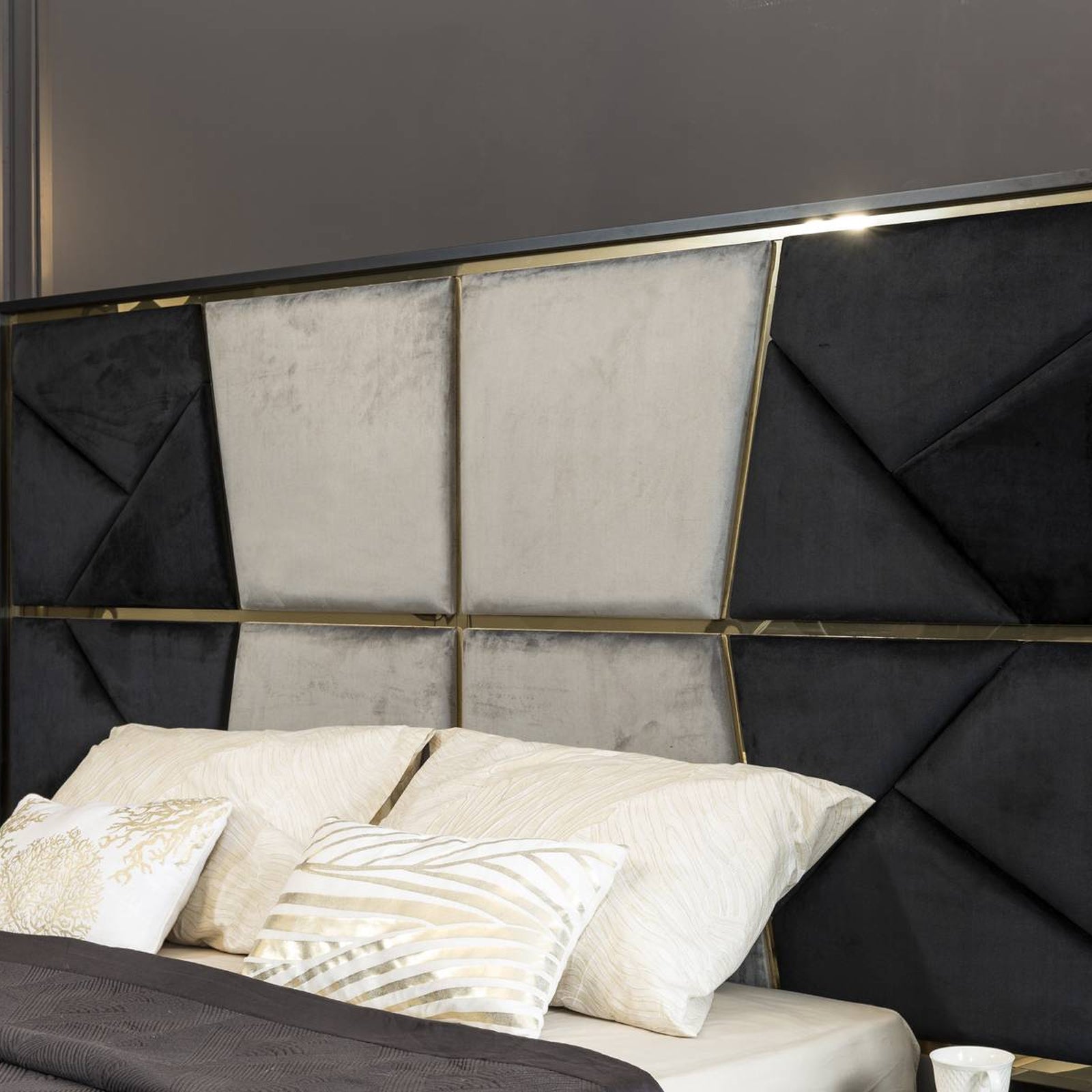 Display Item - Grey Bedroom set Diva022-BedroomYAS - DISPLAY ITEM - ebarza Furniture UAE | Shop Modern Furniture in Abu Dhabi & Dubai - مفروشات ايبازرا في الامارات | تسوق اثاث عصري وديكورات مميزة في دبي وابوظبي