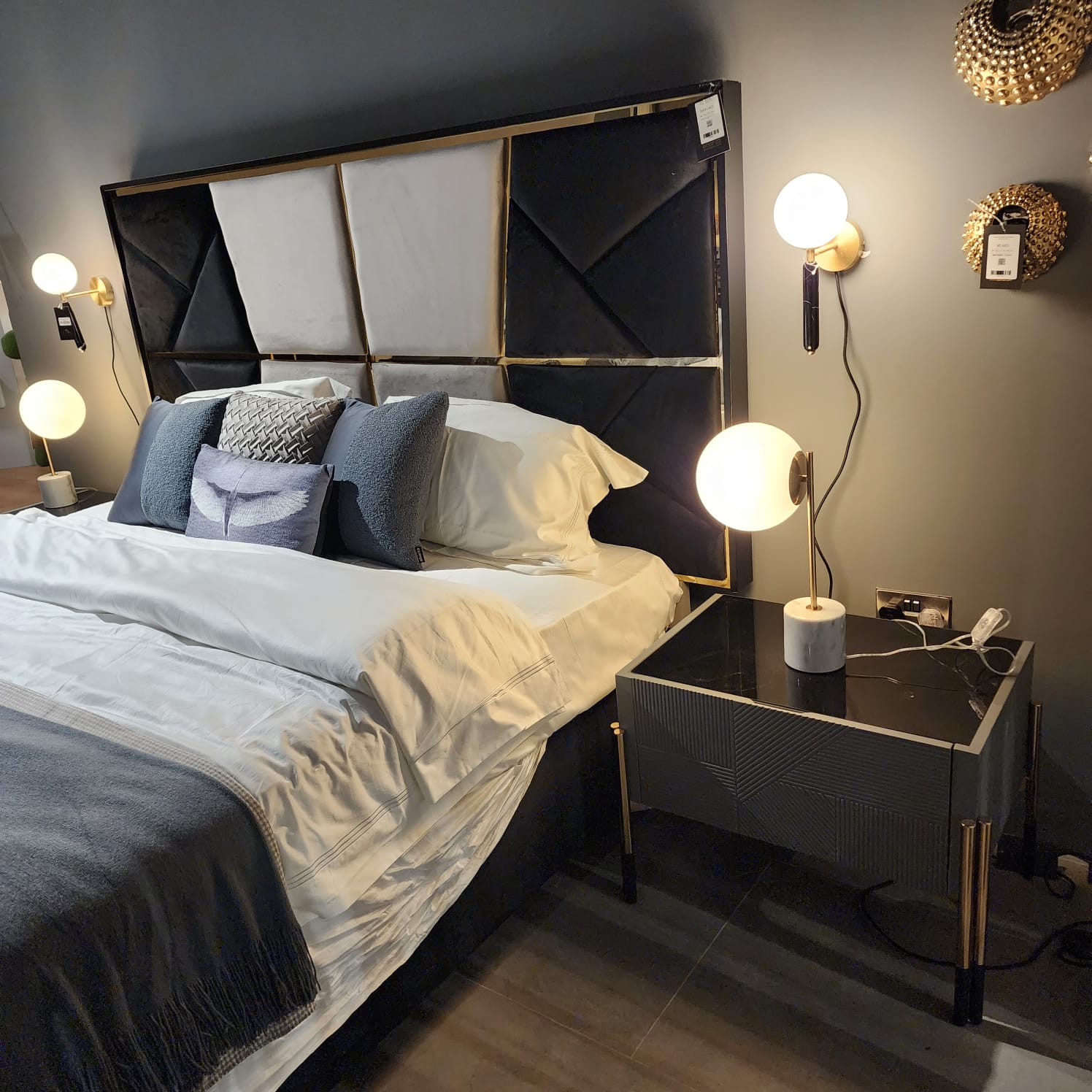 Display Item - Grey Bedroom set Diva022-BedroomYAS - DISPLAY ITEM - ebarza Furniture UAE | Shop Modern Furniture in Abu Dhabi & Dubai - مفروشات ايبازرا في الامارات | تسوق اثاث عصري وديكورات مميزة في دبي وابوظبي