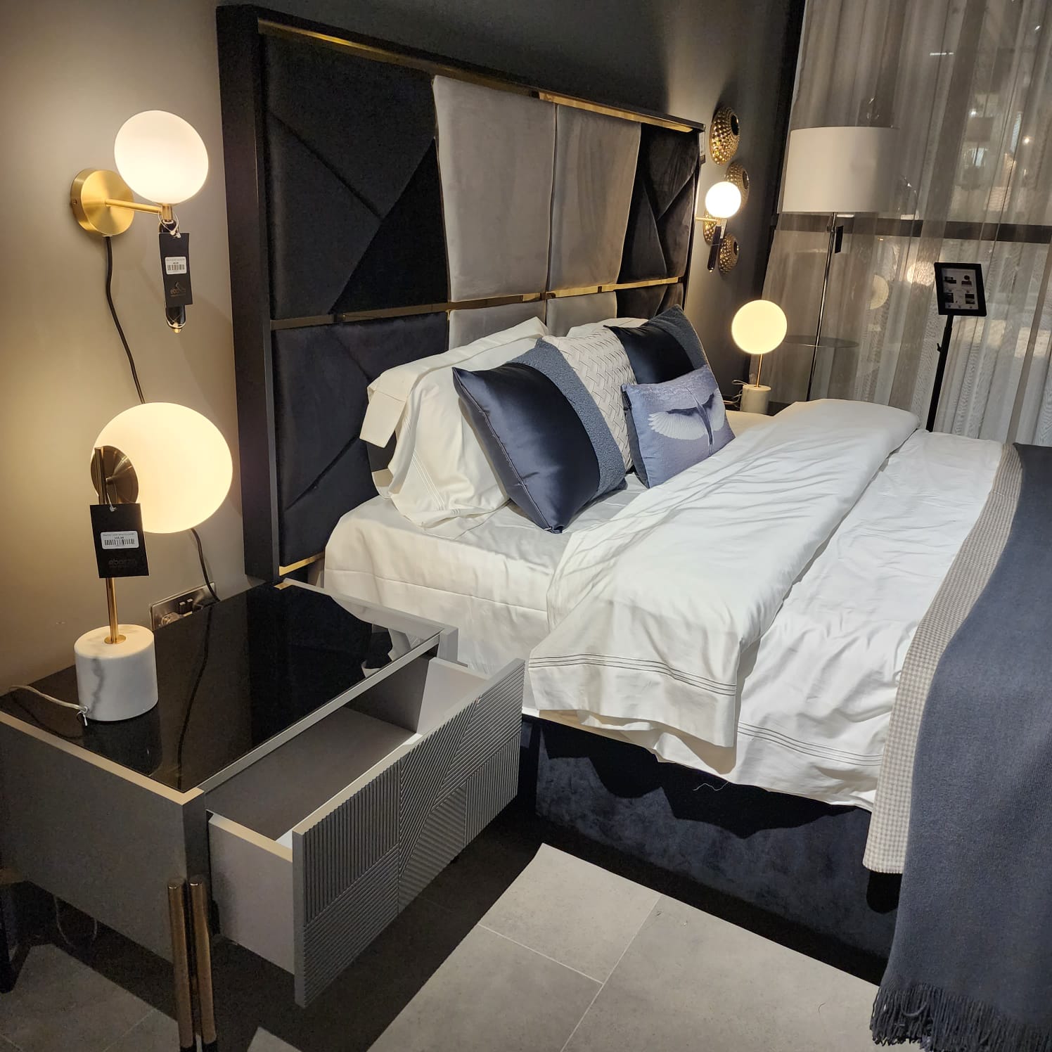 Display Item - Grey Bedroom set Diva022-BedroomYAS - DISPLAY ITEM - ebarza Furniture UAE | Shop Modern Furniture in Abu Dhabi & Dubai - مفروشات ايبازرا في الامارات | تسوق اثاث عصري وديكورات مميزة في دبي وابوظبي