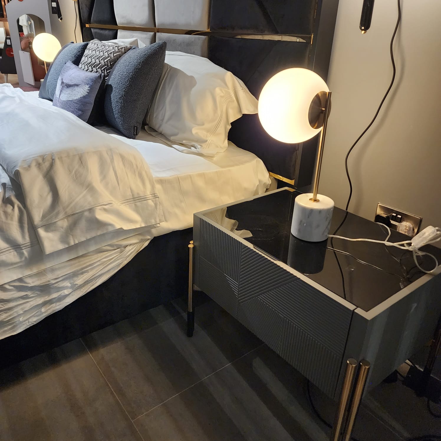 Display Item - Grey Bedroom set Diva022-BedroomYAS - DISPLAY ITEM - ebarza Furniture UAE | Shop Modern Furniture in Abu Dhabi & Dubai - مفروشات ايبازرا في الامارات | تسوق اثاث عصري وديكورات مميزة في دبي وابوظبي