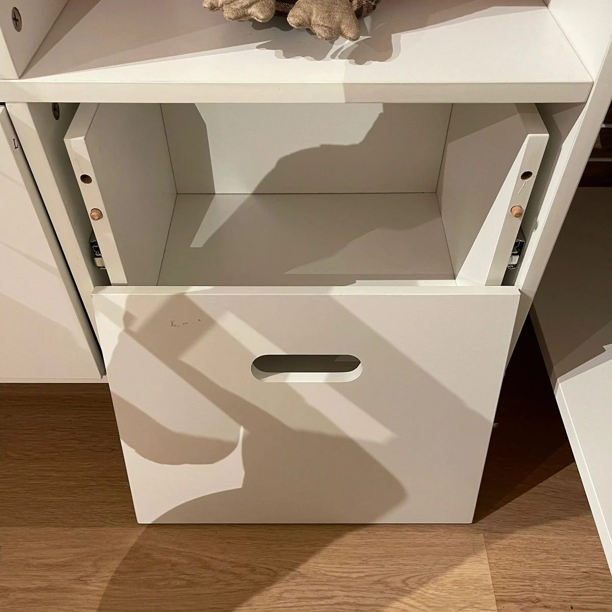 Kids shelf by BEACON, model HY-S001, displayed on a stand, featuring multiple storage compartments for children's room organization.