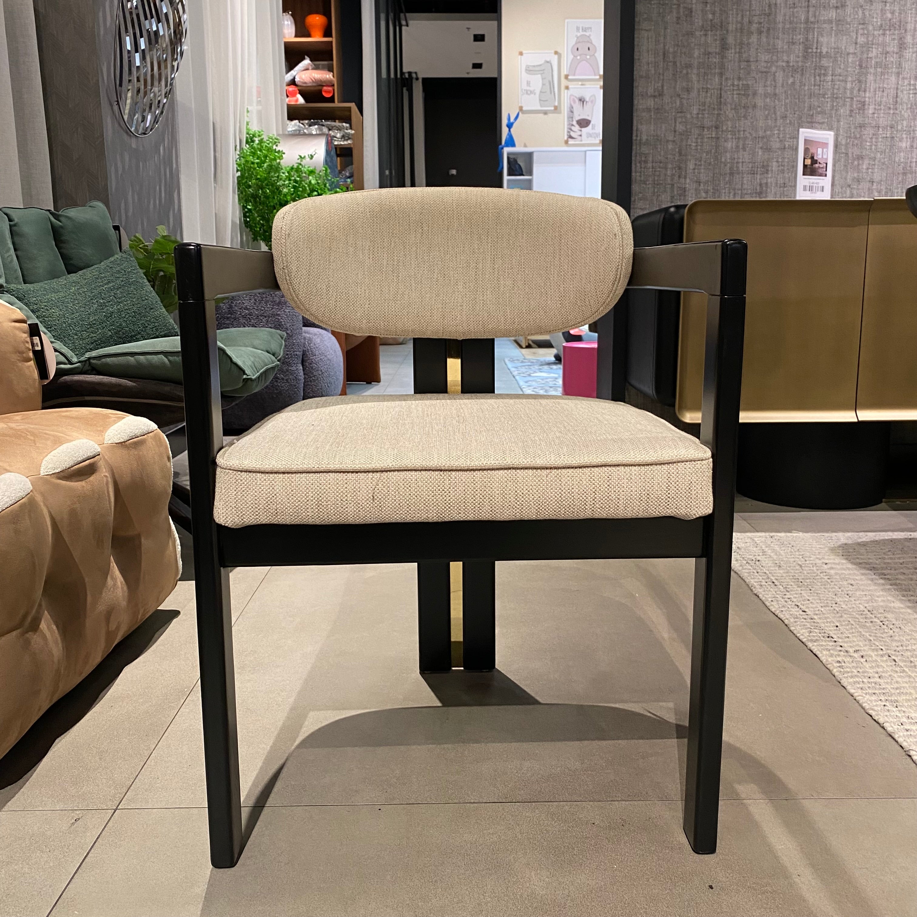 Display item of the Kotor Notte chair by Sancrea, featuring sleek design and cosmic fabric, shown from a side view.