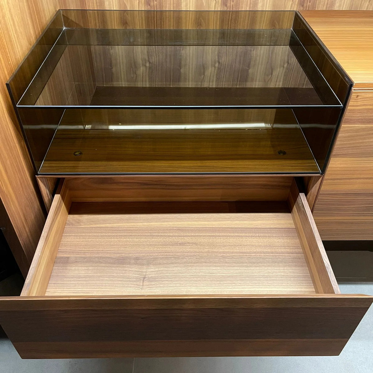 Display Item - Lima Side-Board Lima001-YAS - DISPLAY ITEM - ebarza Furniture UAE | Shop Modern Furniture in Abu Dhabi & Dubai - مفروشات ايبازرا في الامارات | تسوق اثاث عصري وديكورات مميزة في دبي وابوظبي