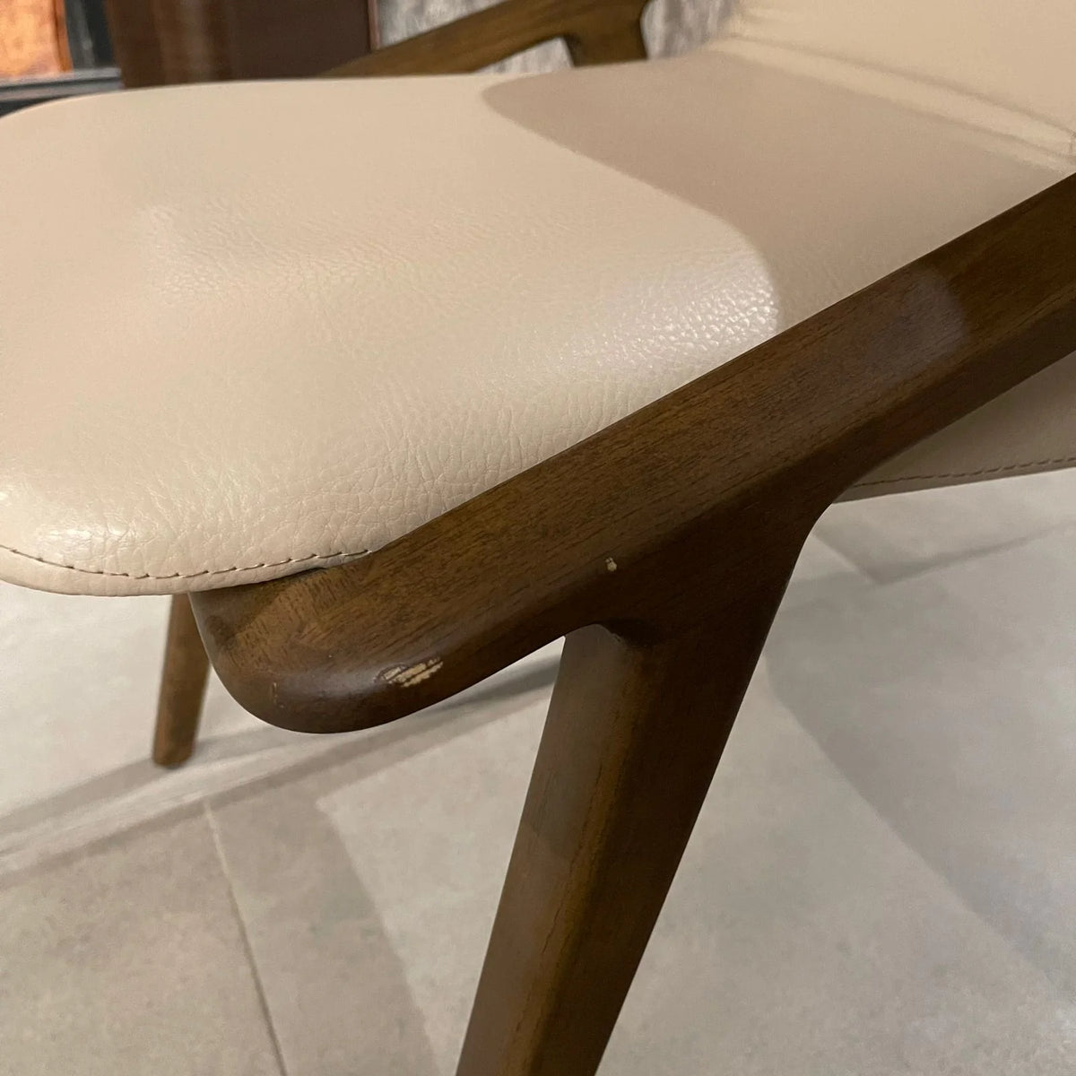 Display Item - Miranda Solid Ash Wood Chair Miranda-W-2618 - YAS - DISPLAY ITEM - ebarza Furniture UAE | Shop Modern Furniture in Abu Dhabi & Dubai - مفروشات ايبازرا في الامارات | تسوق اثاث عصري وديكورات مميزة في دبي وابوظبي