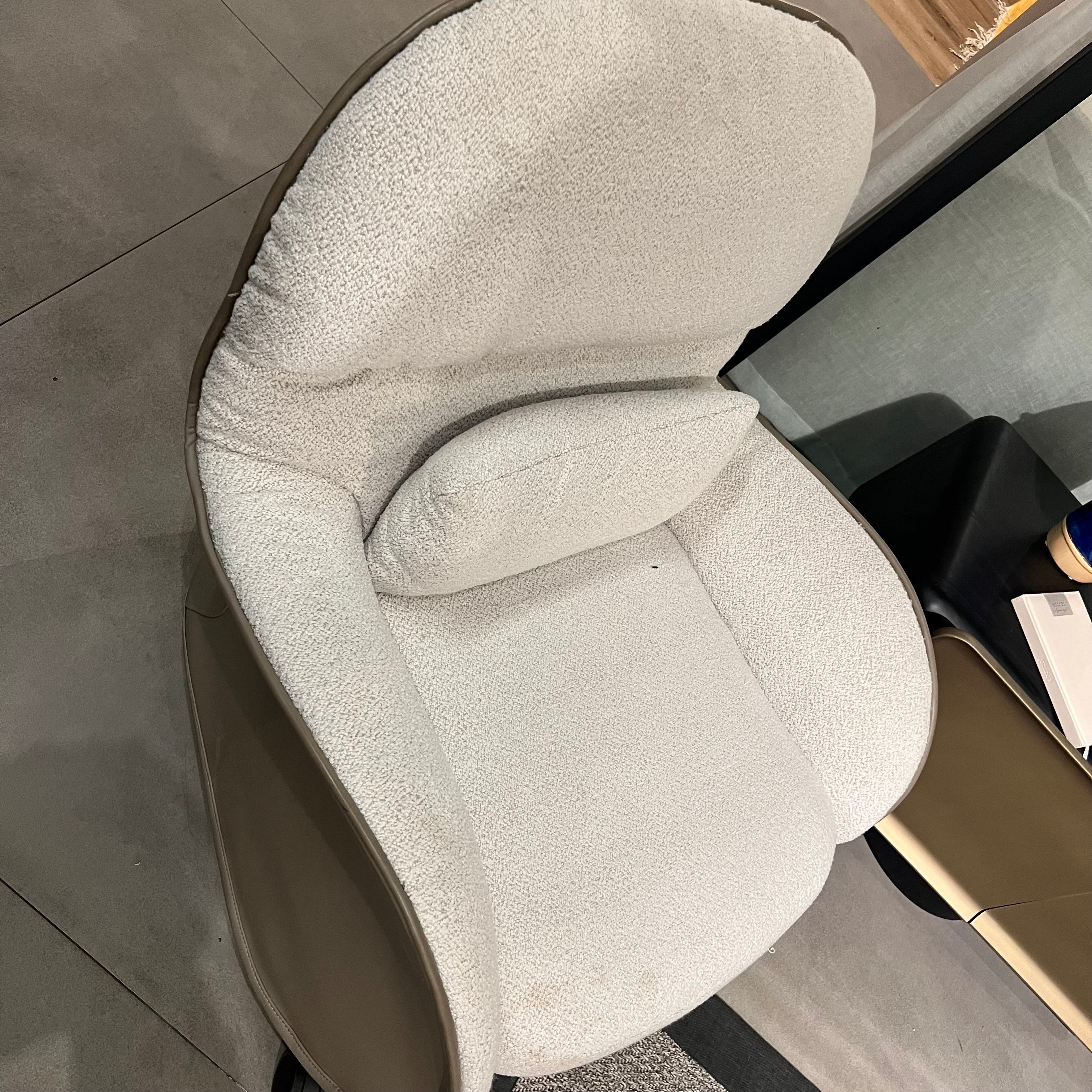 Display Item - New Metz Lounge Chair Lc063 Nakheel - DISPLAY ITEM - ebarza Furniture UAE | Shop Modern Furniture in Abu Dhabi & Dubai - مفروشات ايبازرا في الامارات | تسوق اثاث عصري وديكورات مميزة في دبي وابوظبي