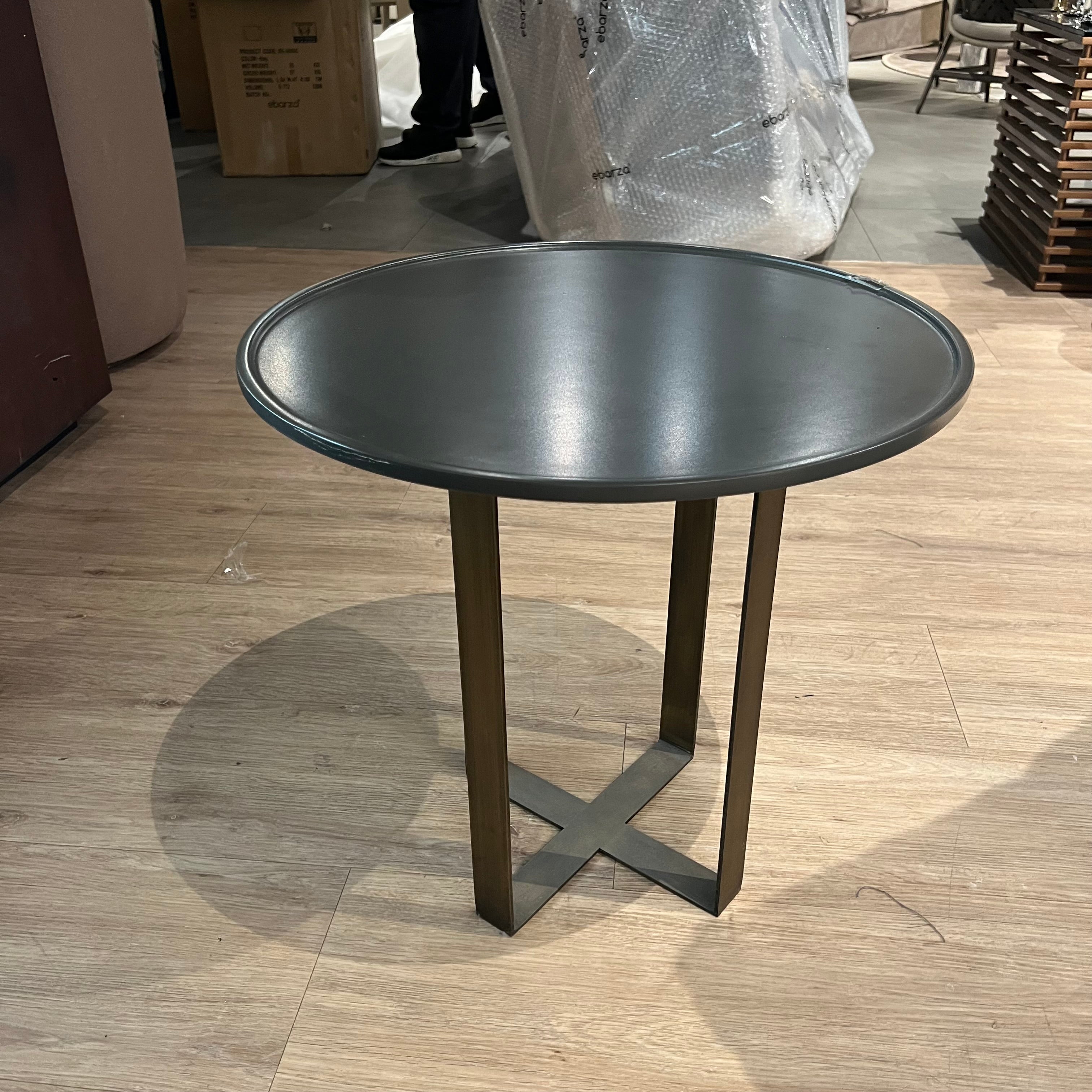 Display image of Pietra Kristal round side table by Kristal Mobilya, featuring a clear crystal surface and elegant round design.