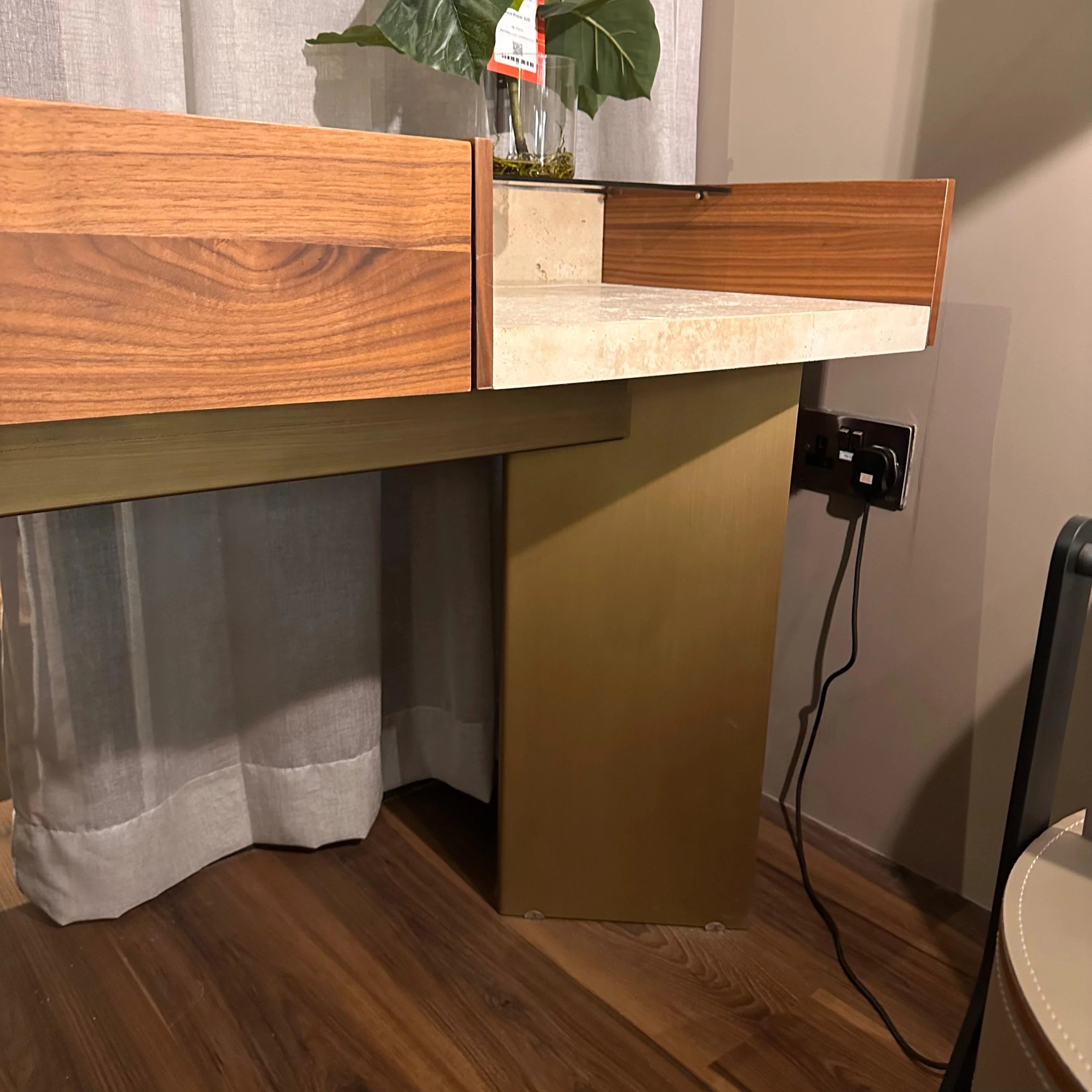 Disply item - Edessa Dresser Edsa-Dresser - DISPLAY ITEM - ebarza Furniture UAE | Shop Modern Furniture in Abu Dhabi & Dubai - مفروشات ايبازرا في الامارات | تسوق اثاث عصري وديكورات مميزة في دبي وابوظبي