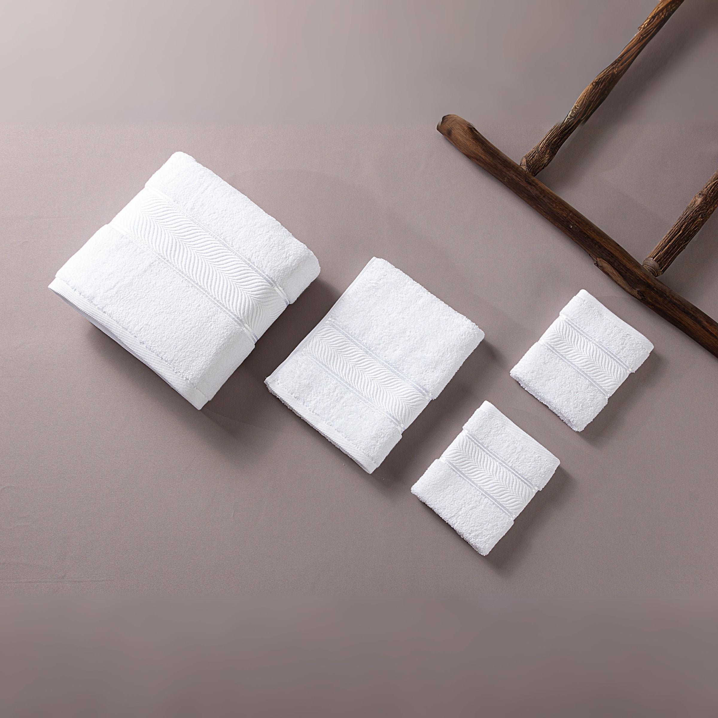 ebarza Shinning Towel Set EBTS-002 - Towels - ebarza Furniture UAE | Shop Modern Furniture in Abu Dhabi & Dubai - مفروشات ايبازرا في الامارات | تسوق اثاث عصري وديكورات مميزة في دبي وابوظبي