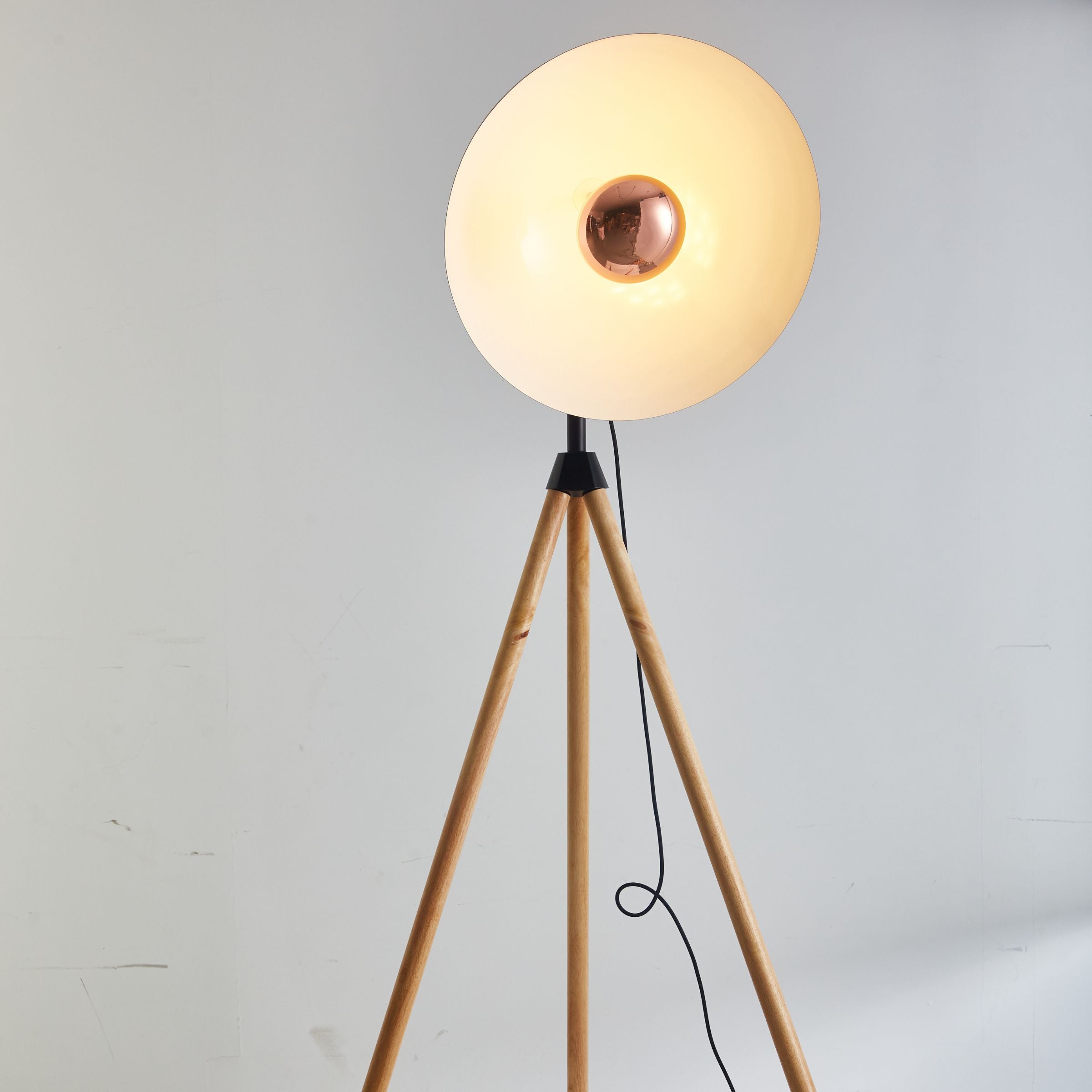 Fame Wooden Floor Lamp CY-LTD-1007 - Floor Lamps - ebarza Furniture UAE | Shop Modern Furniture in Abu Dhabi & Dubai - مفروشات ايبازرا في الامارات | تسوق اثاث عصري وديكورات مميزة في دبي وابوظبي
