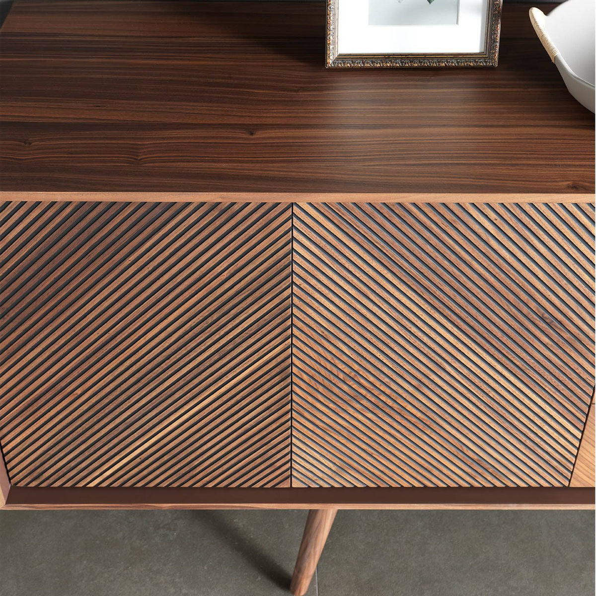 Display image of Florya extendable dining table by YOL LIVING, showing its sleek wooden surface and extendable feature.