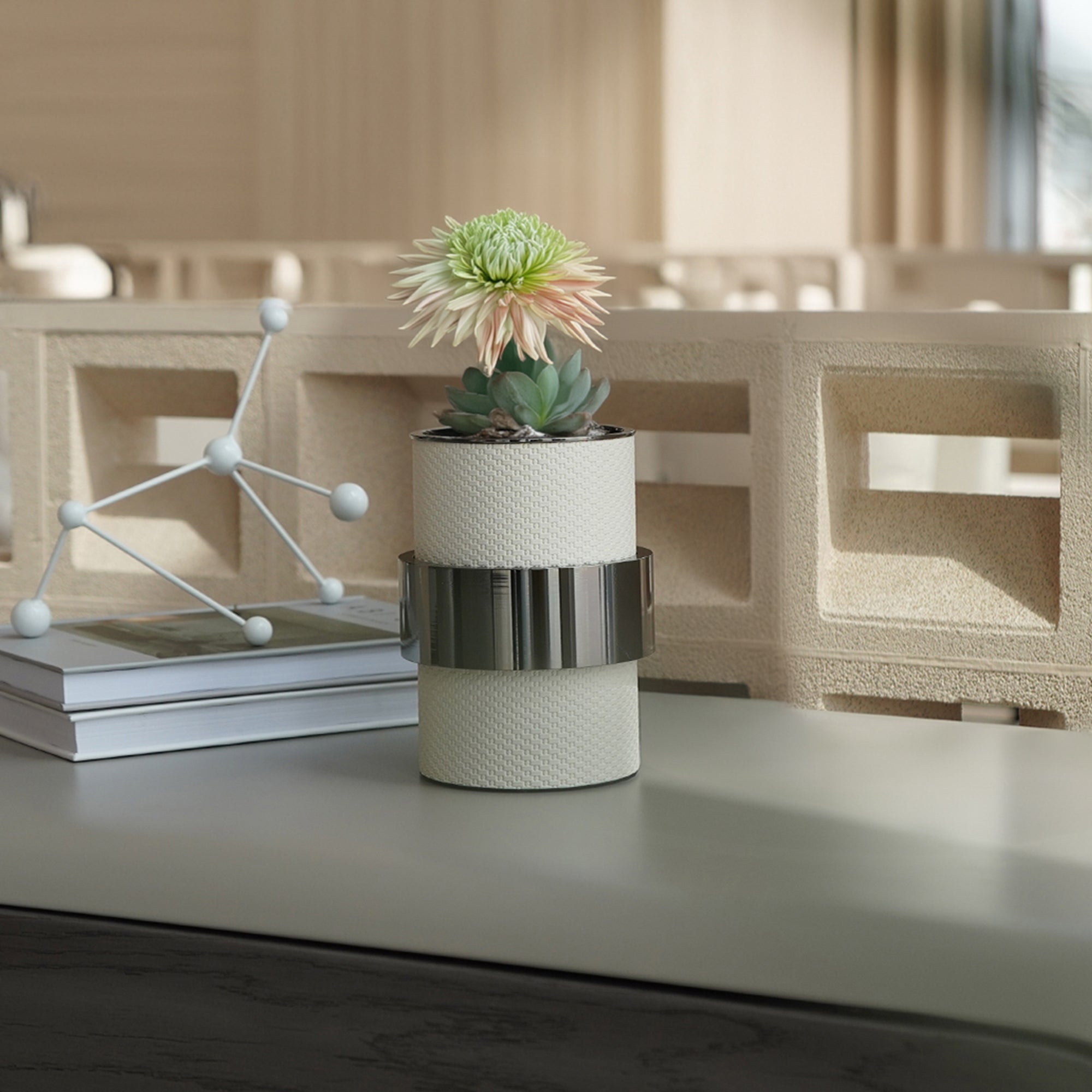 Flower Vase-S DD220402ES - Vases - ebarza Furniture UAE | Shop Modern Furniture in Abu Dhabi & Dubai - مفروشات ايبازرا في الامارات | تسوق اثاث عصري وديكورات مميزة في دبي وابوظبي
