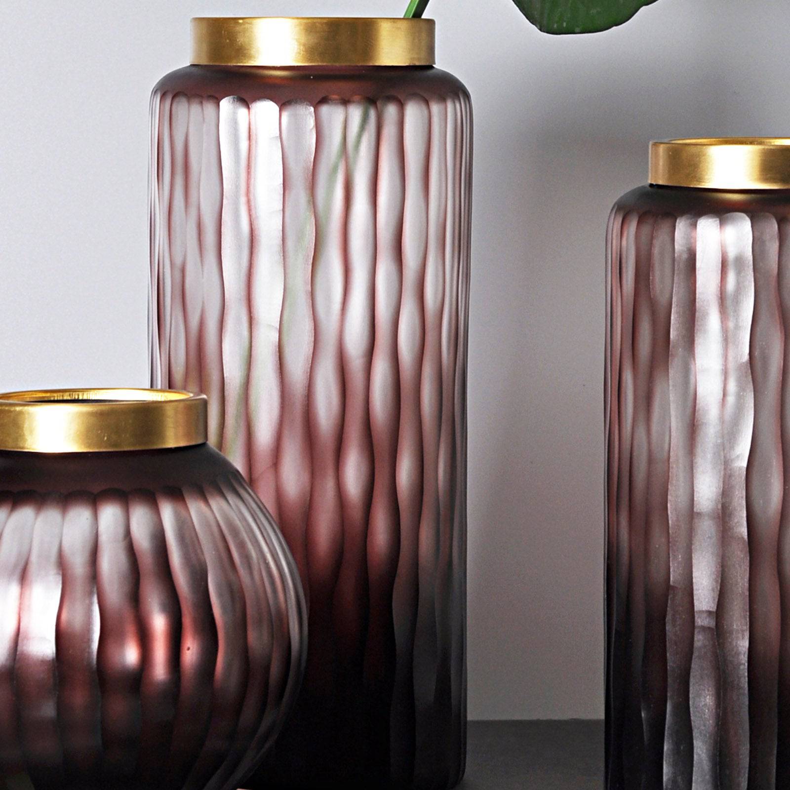 Handmade Balloton Glass Vase 15203-375-Purple - Vases - ebarza Furniture UAE | Shop Modern Furniture in Abu Dhabi & Dubai - مفروشات ايبازرا في الامارات | تسوق اثاث عصري وديكورات مميزة في دبي وابوظبي